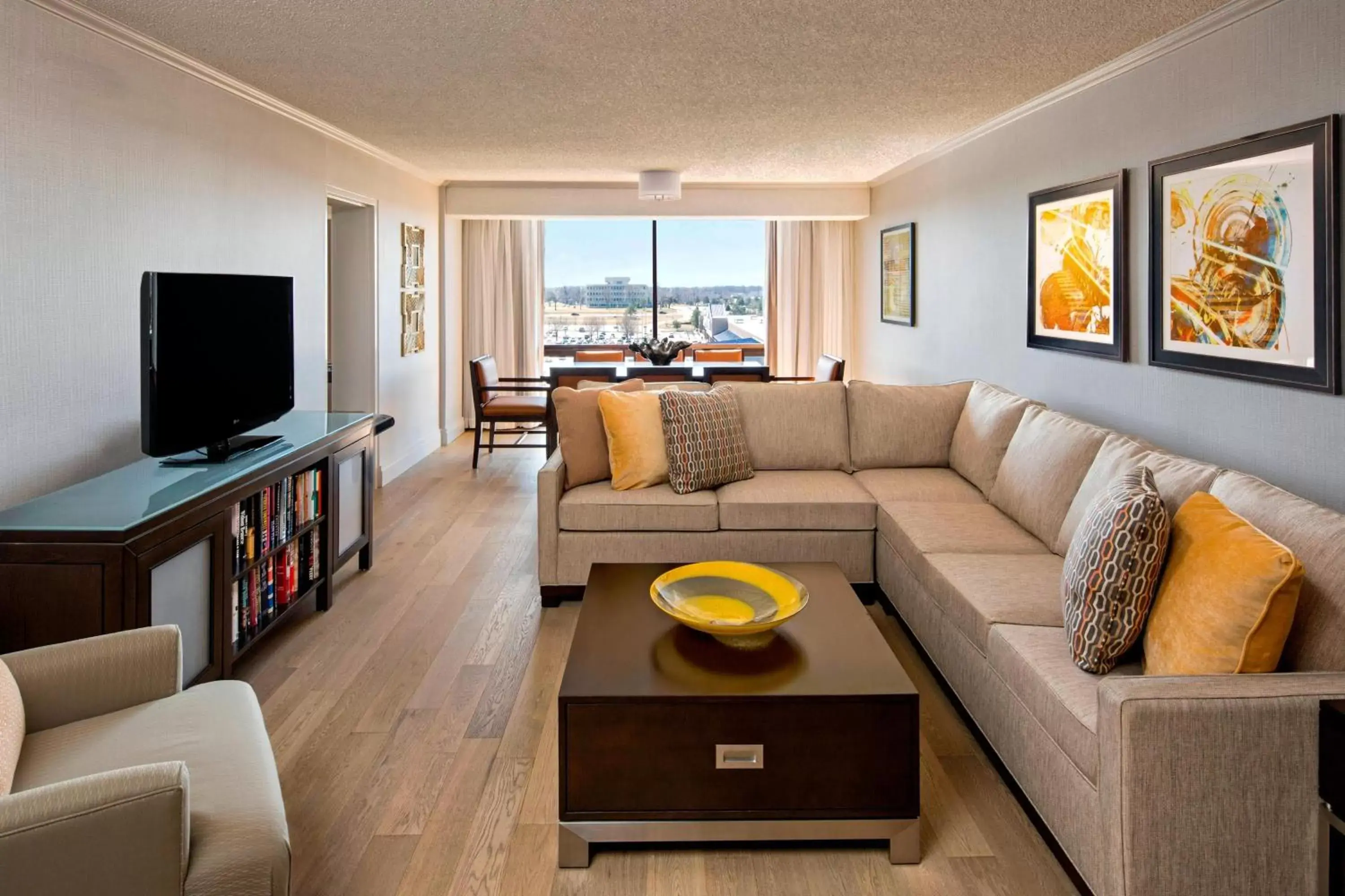 Living room, Seating Area in Sheraton West Des Moines