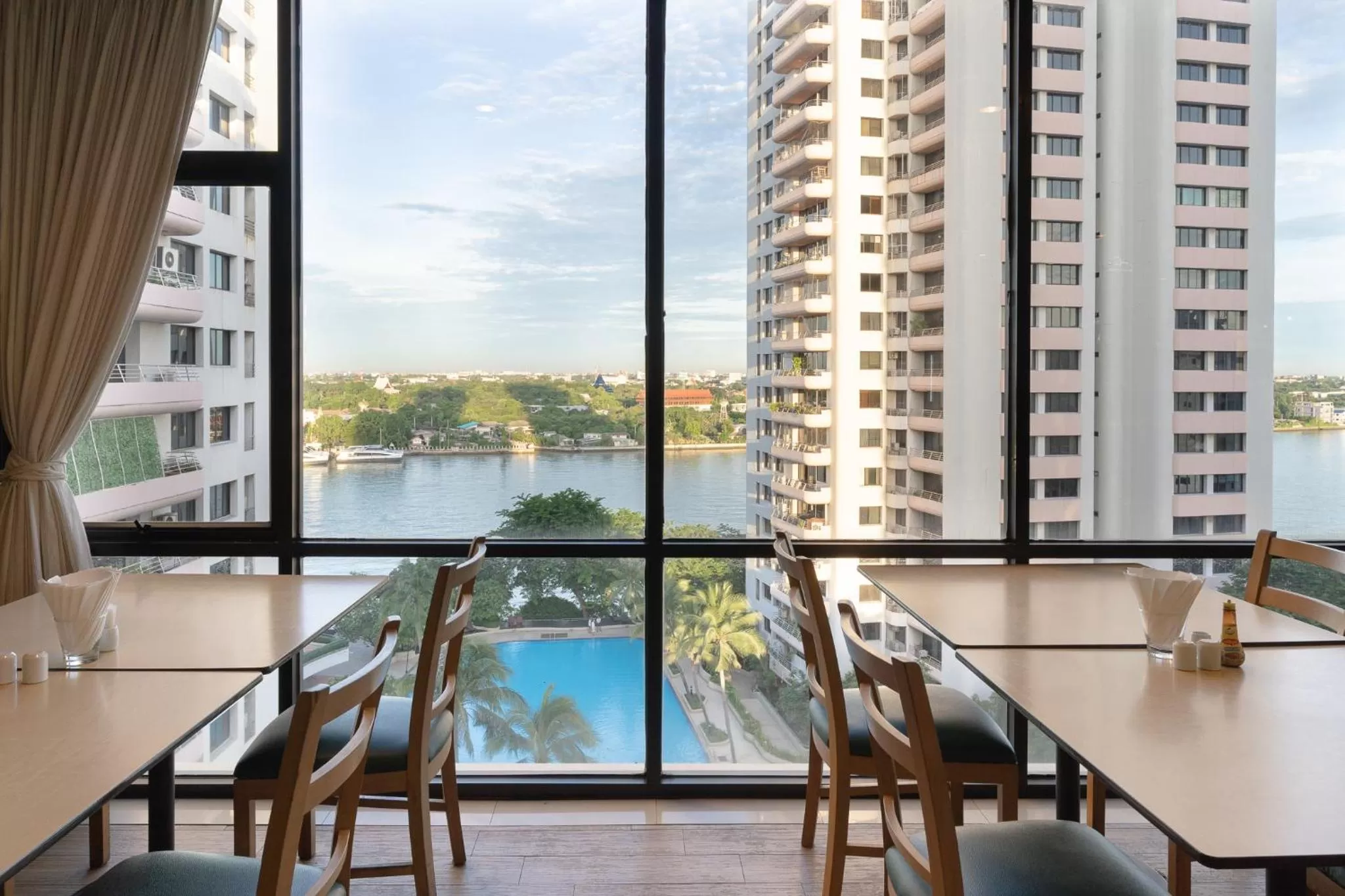 Restaurant/places to eat in Riverine Place Hotel and Residence