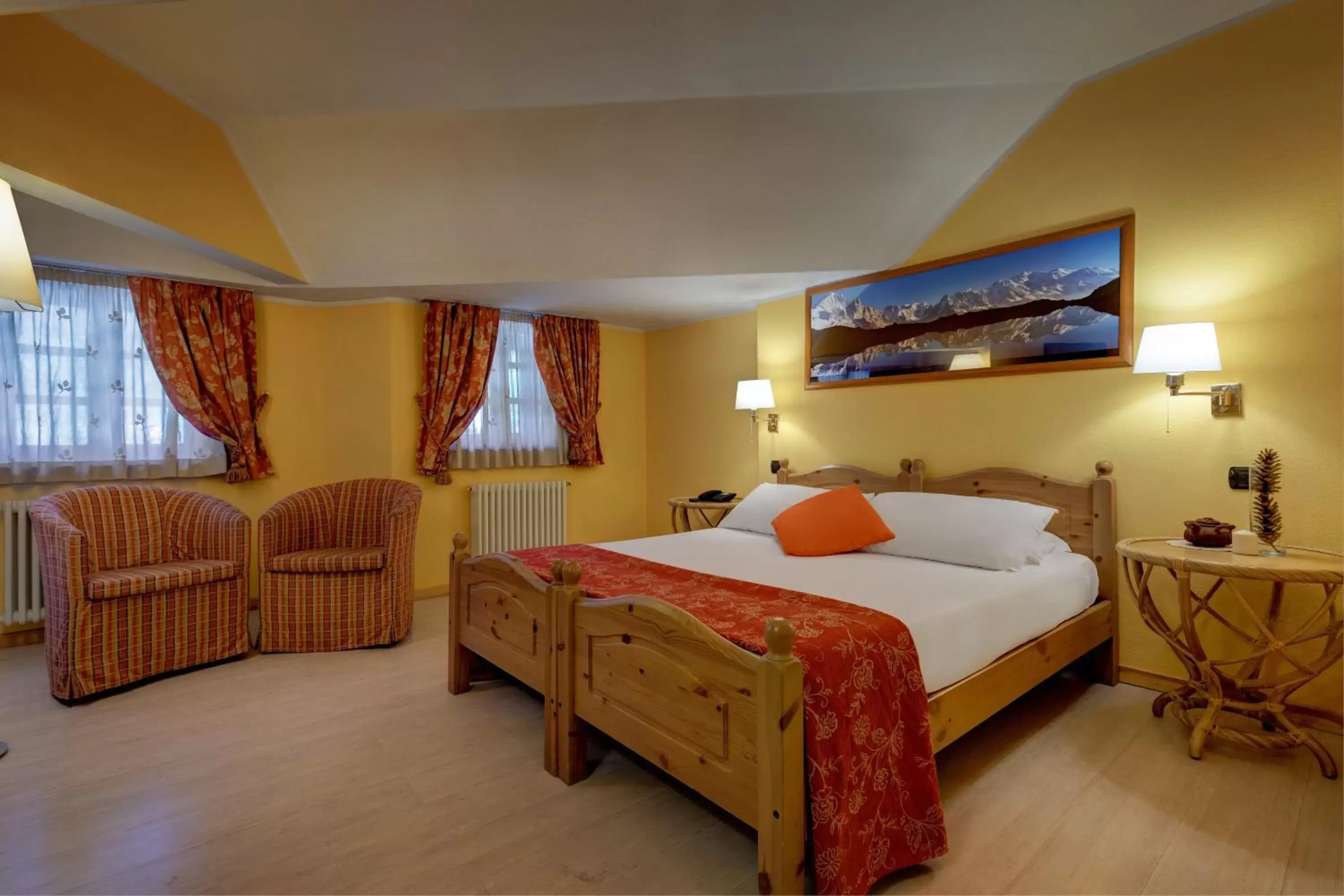 Photo of the whole room, Bed in iH Hotels Courmayeur Mont Blanc