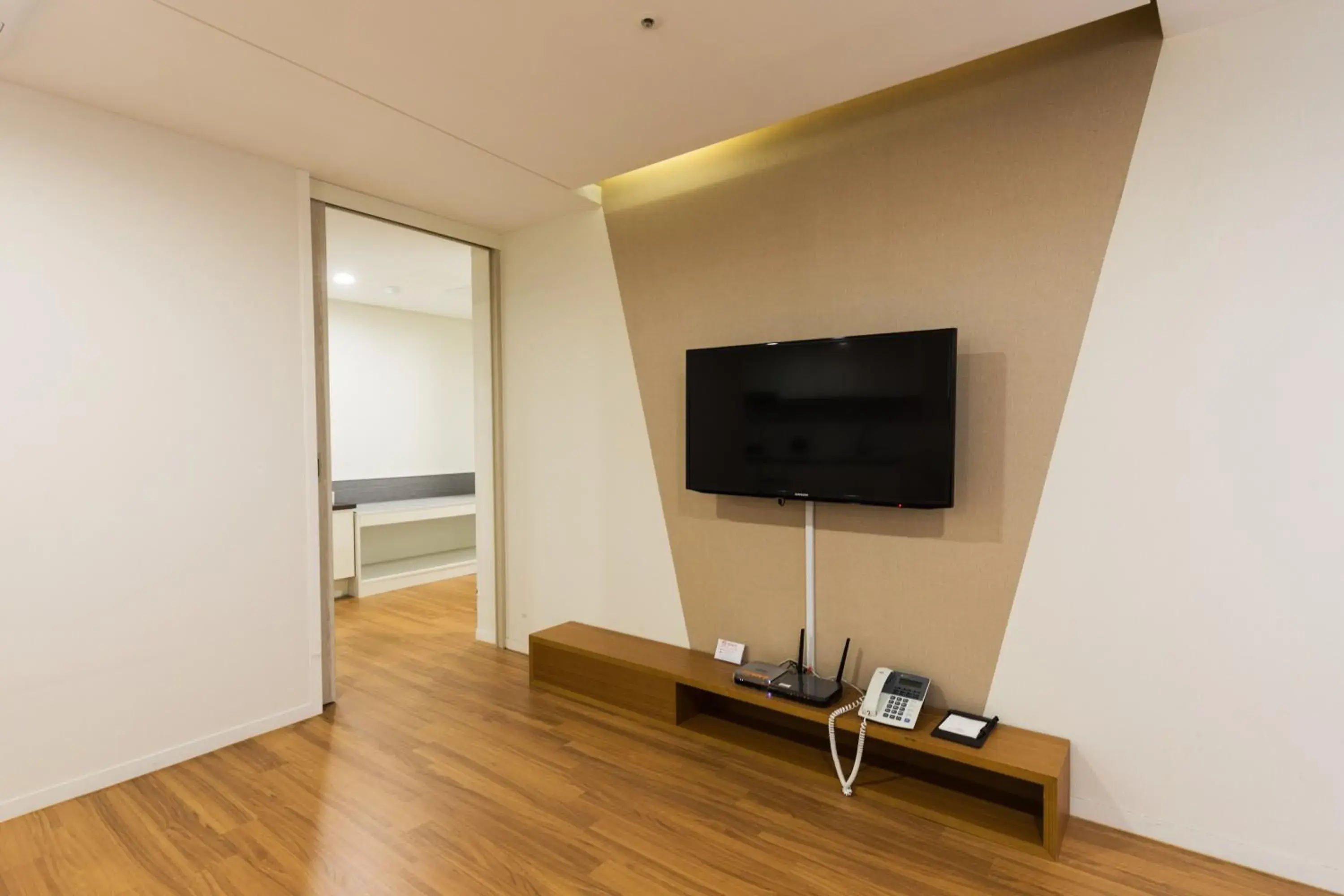 Living room, TV/Entertainment Center in Vistacay Hotel World Cup