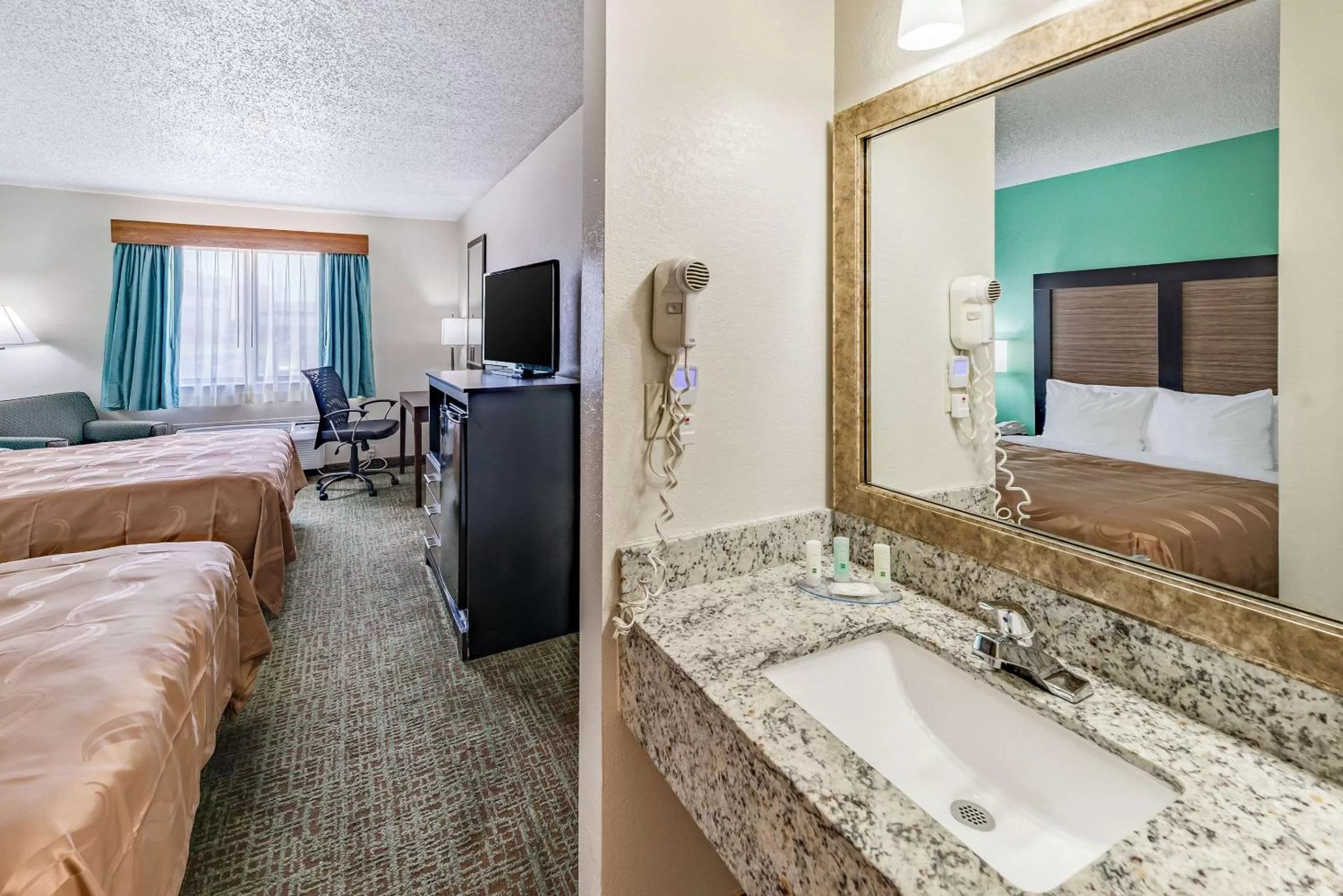 Bedroom, Bed in Quality Inn Allen - Plano East