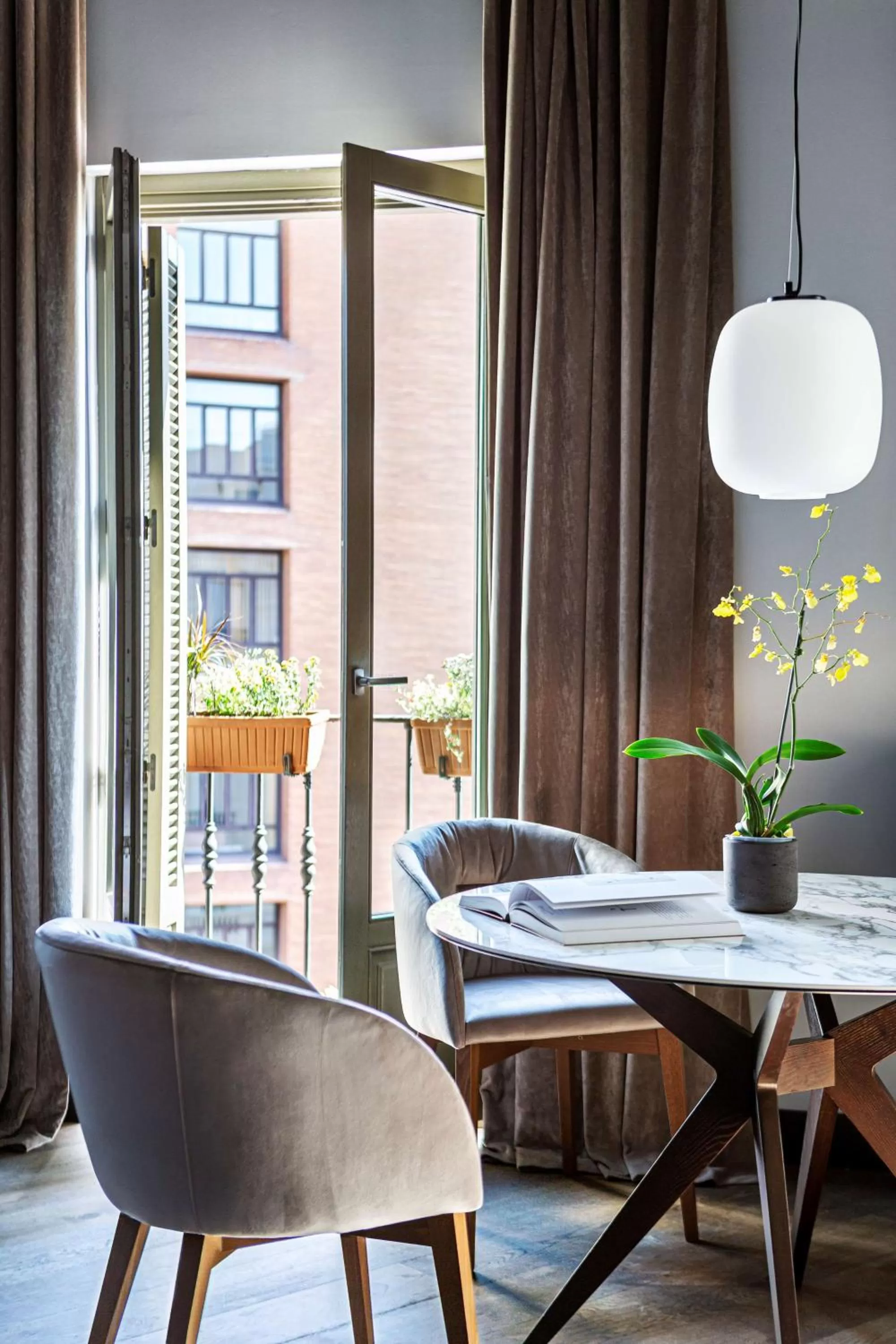 Living room in Radisson Blu Hotel, Madrid Prado