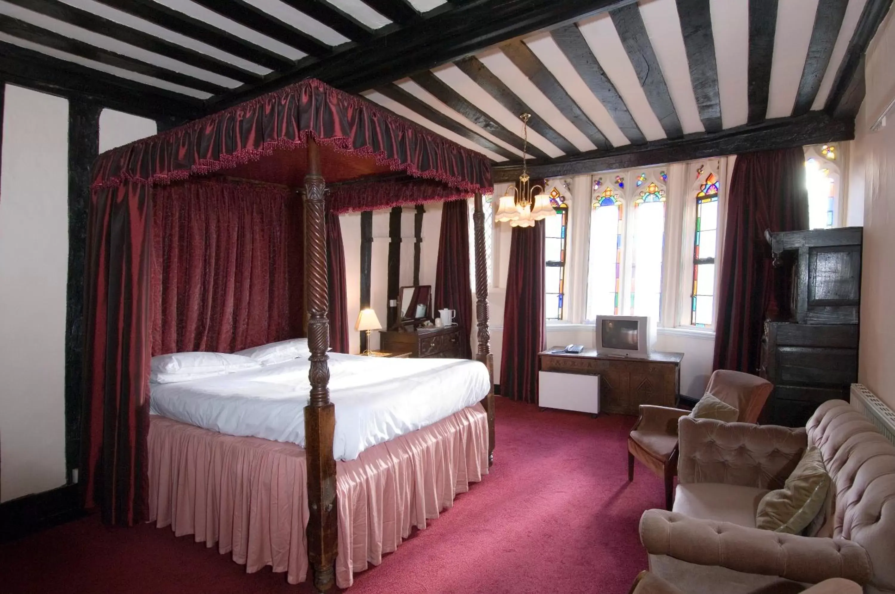 Bedroom in George & Pilgrims Hotel