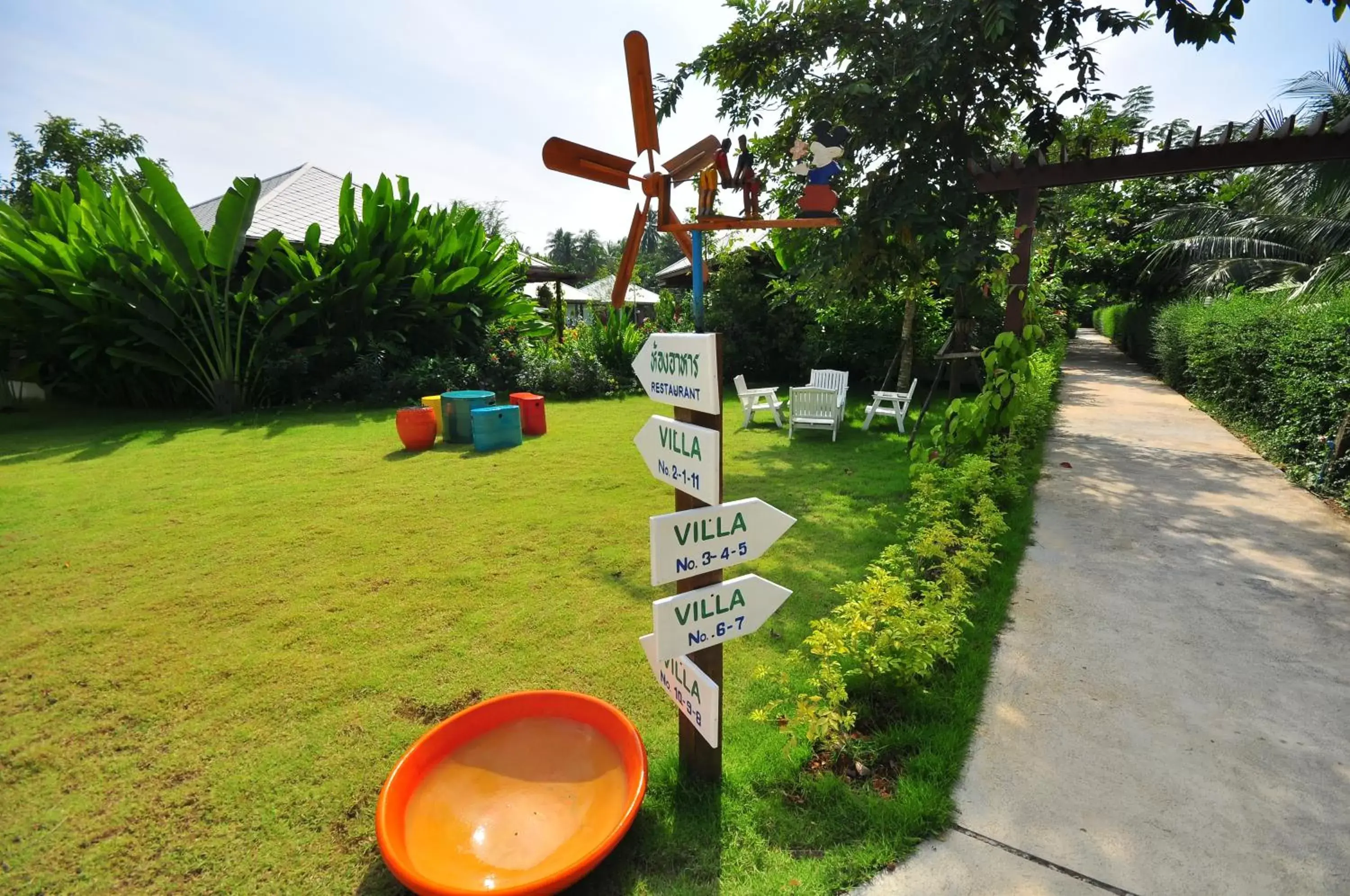 Garden in Maikaew Damnoen Resort