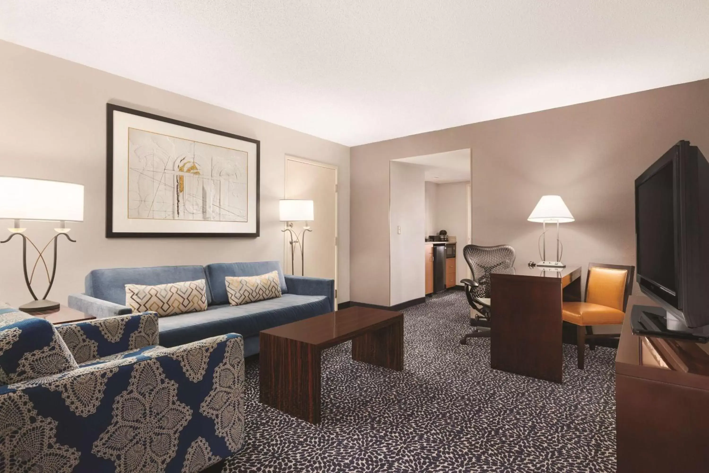 Bedroom, Seating Area in Embassy Suites by Hilton Louisville East