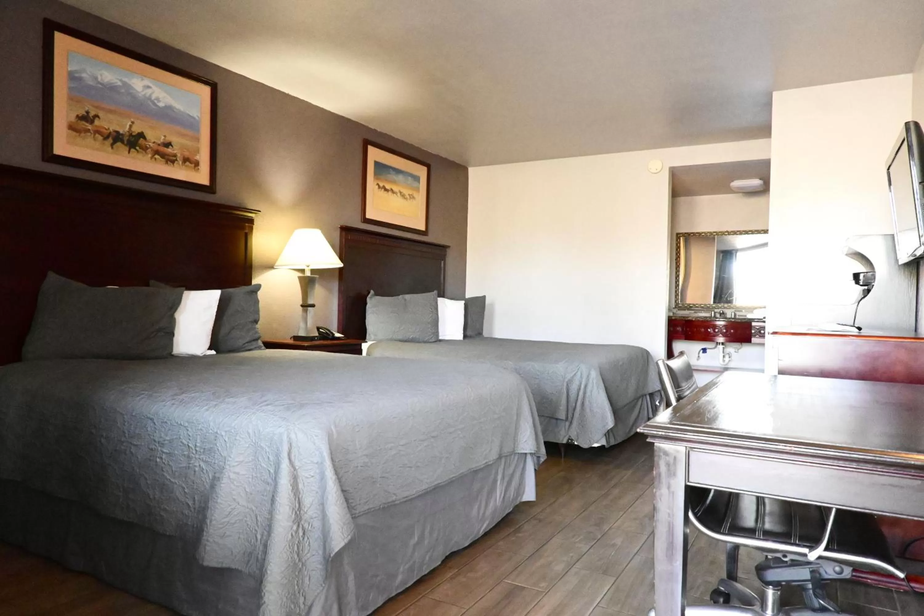 Bedroom, Bed in R Nite Star Inn and Suites -Home of the Cowboys & Rangers