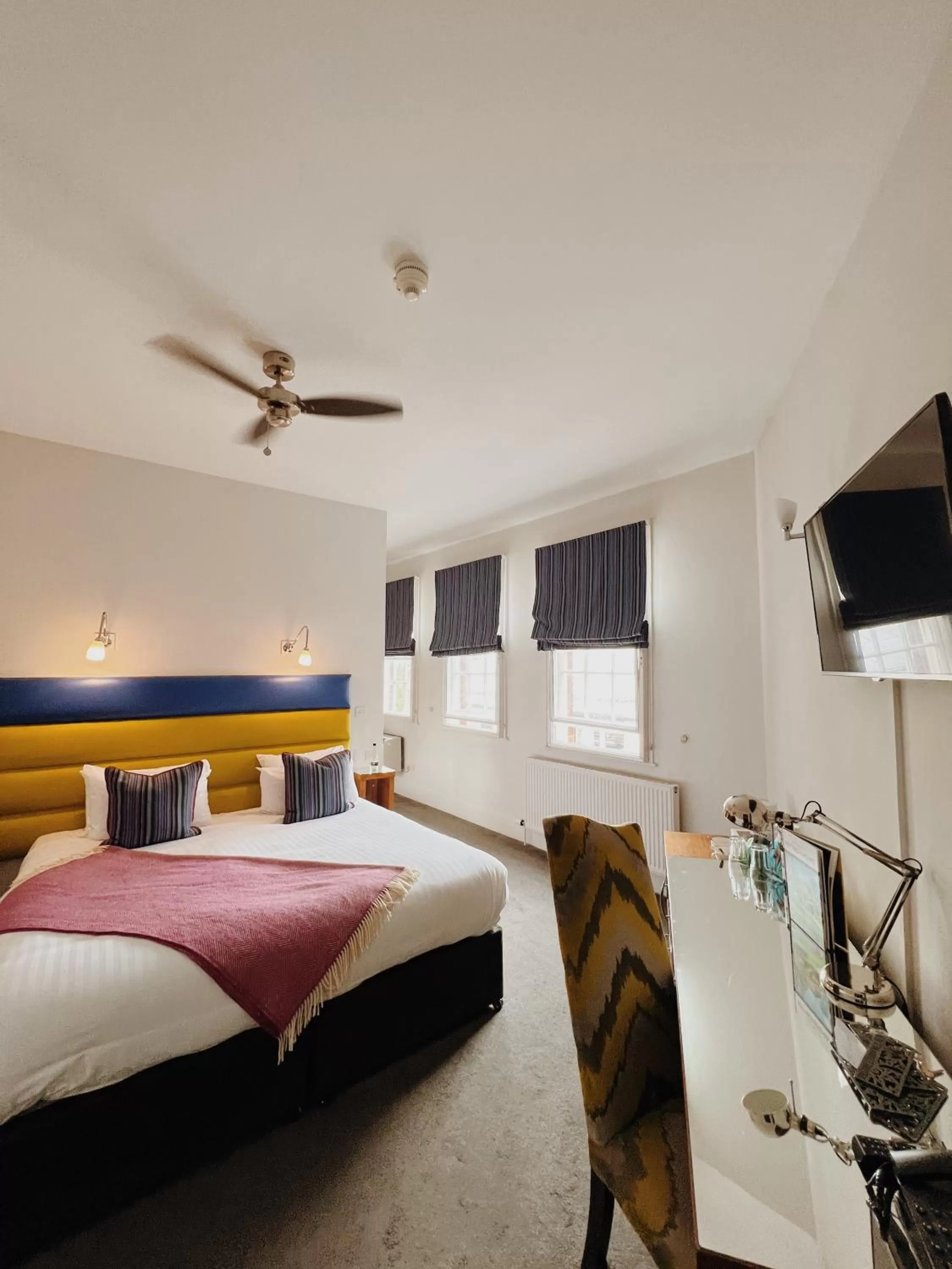 Bed in Lace Market Hotel