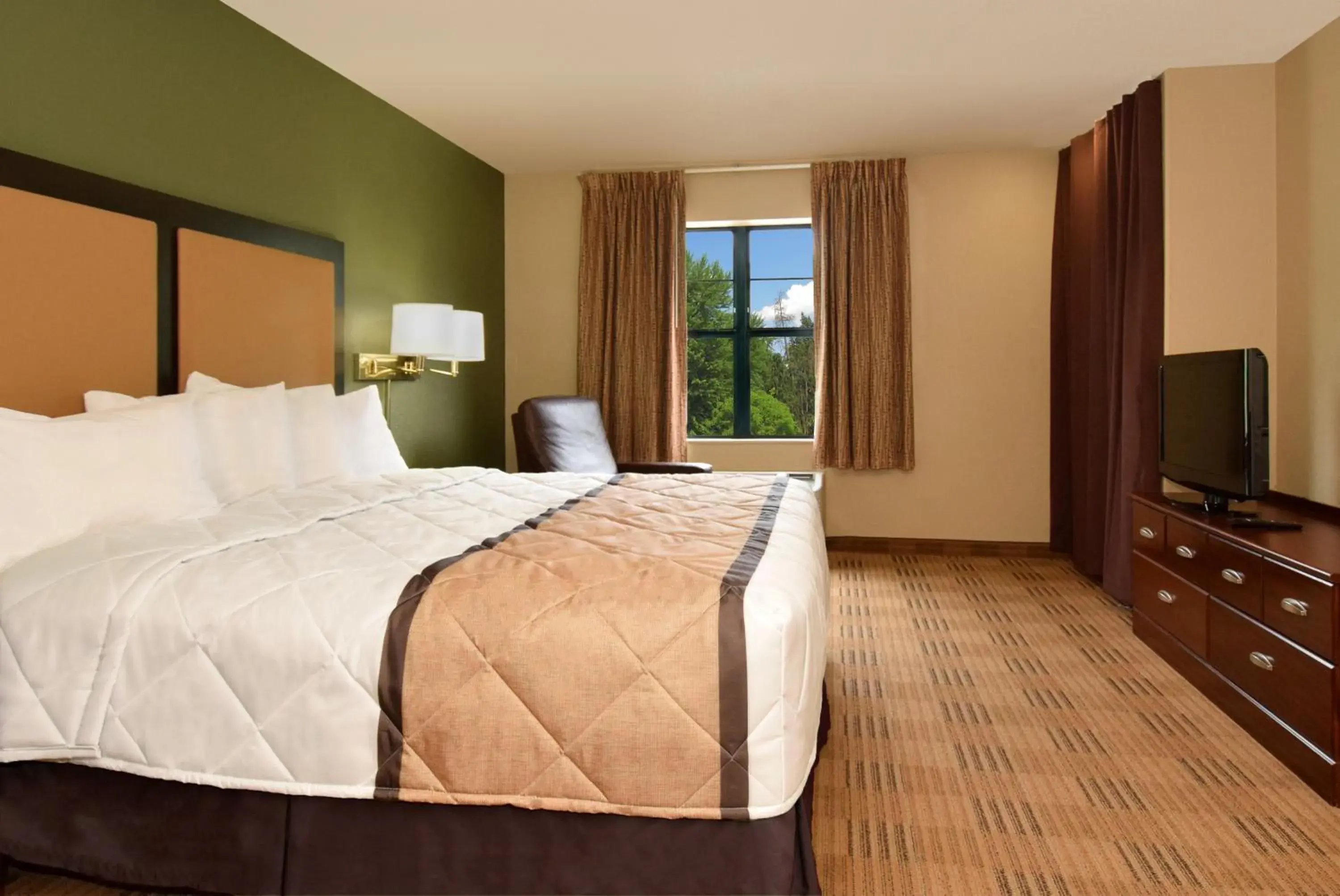 Bed in Extended Stay America Suites - Sacramento - Roseville