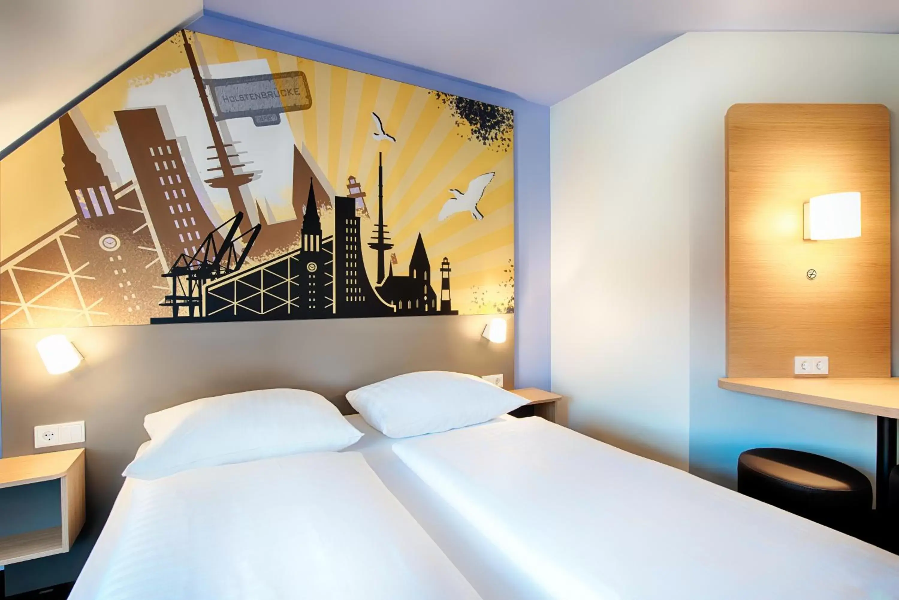 Photo of the whole room, Bed in B&B Hotel Kiel-Holstenbrücke