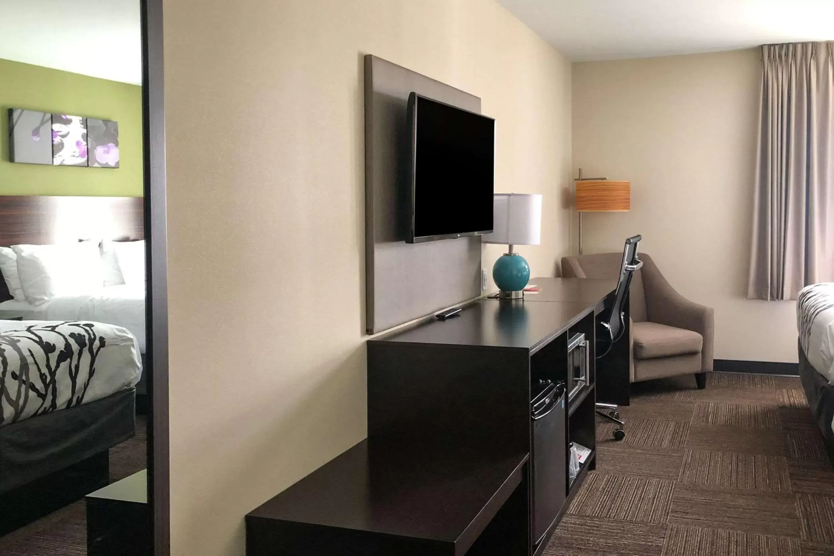 Photo of the whole room, TV/Entertainment Center in Sleep Inn & Suites Quebec City East