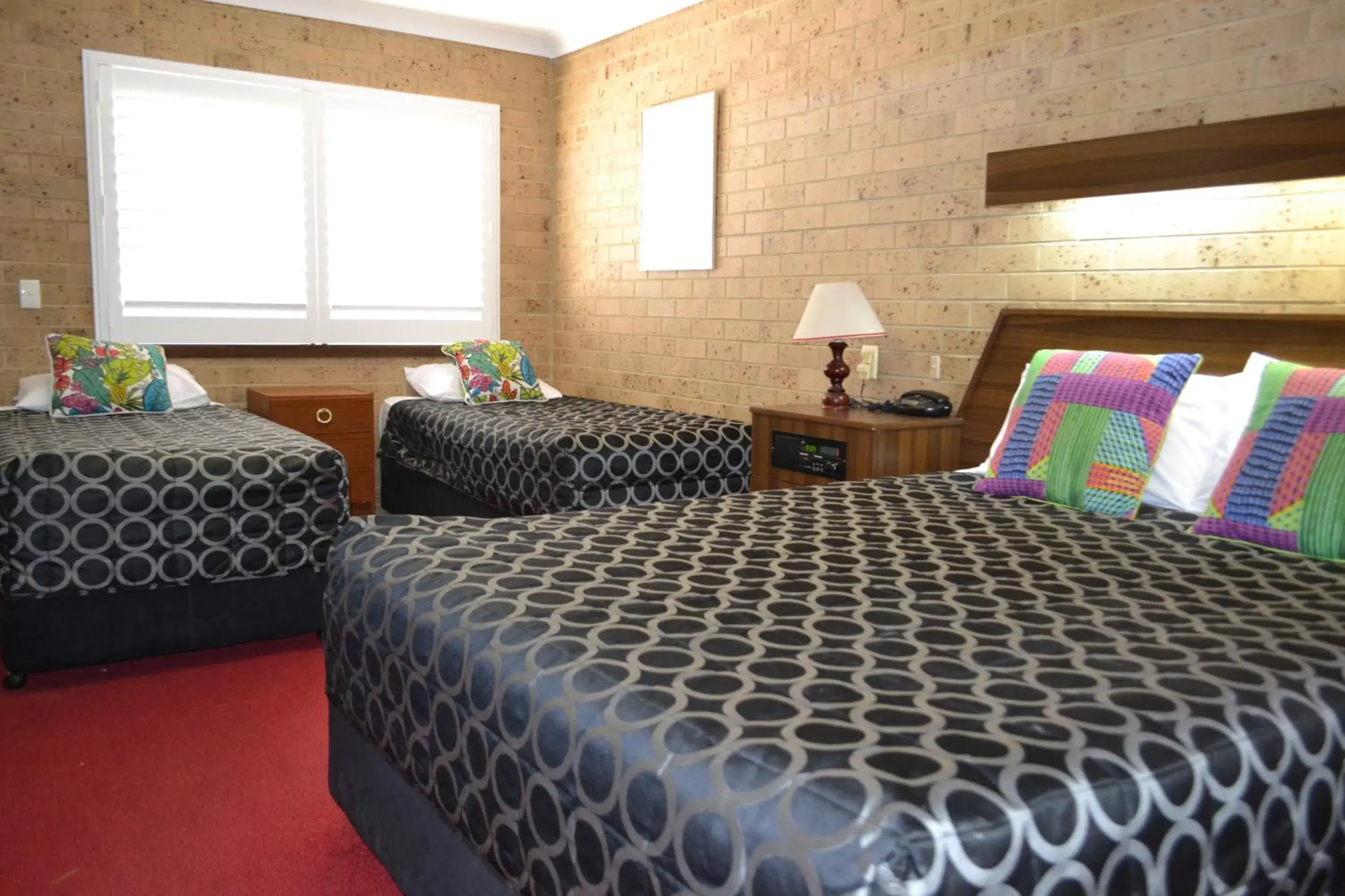 Bed in Tamworth Motor Inn & Cabins