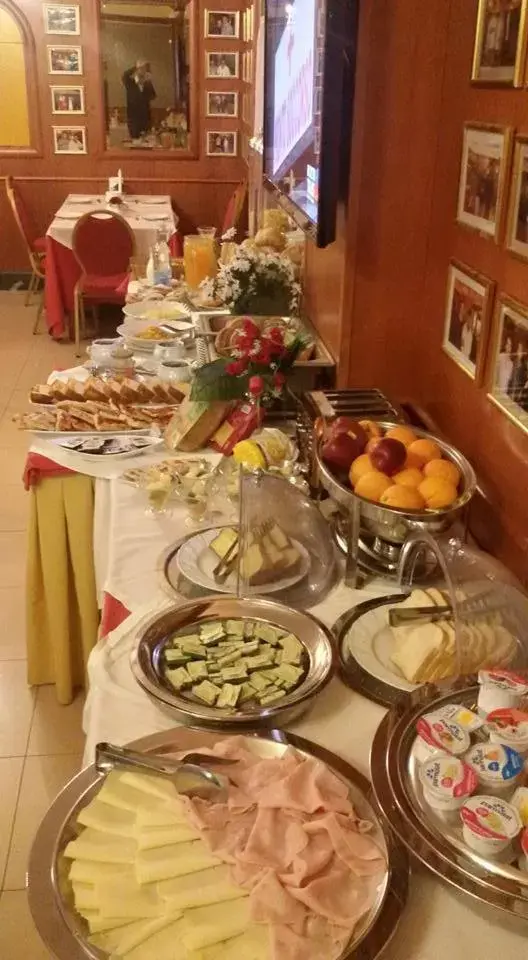 Buffet breakfast in Hotel Sorriso