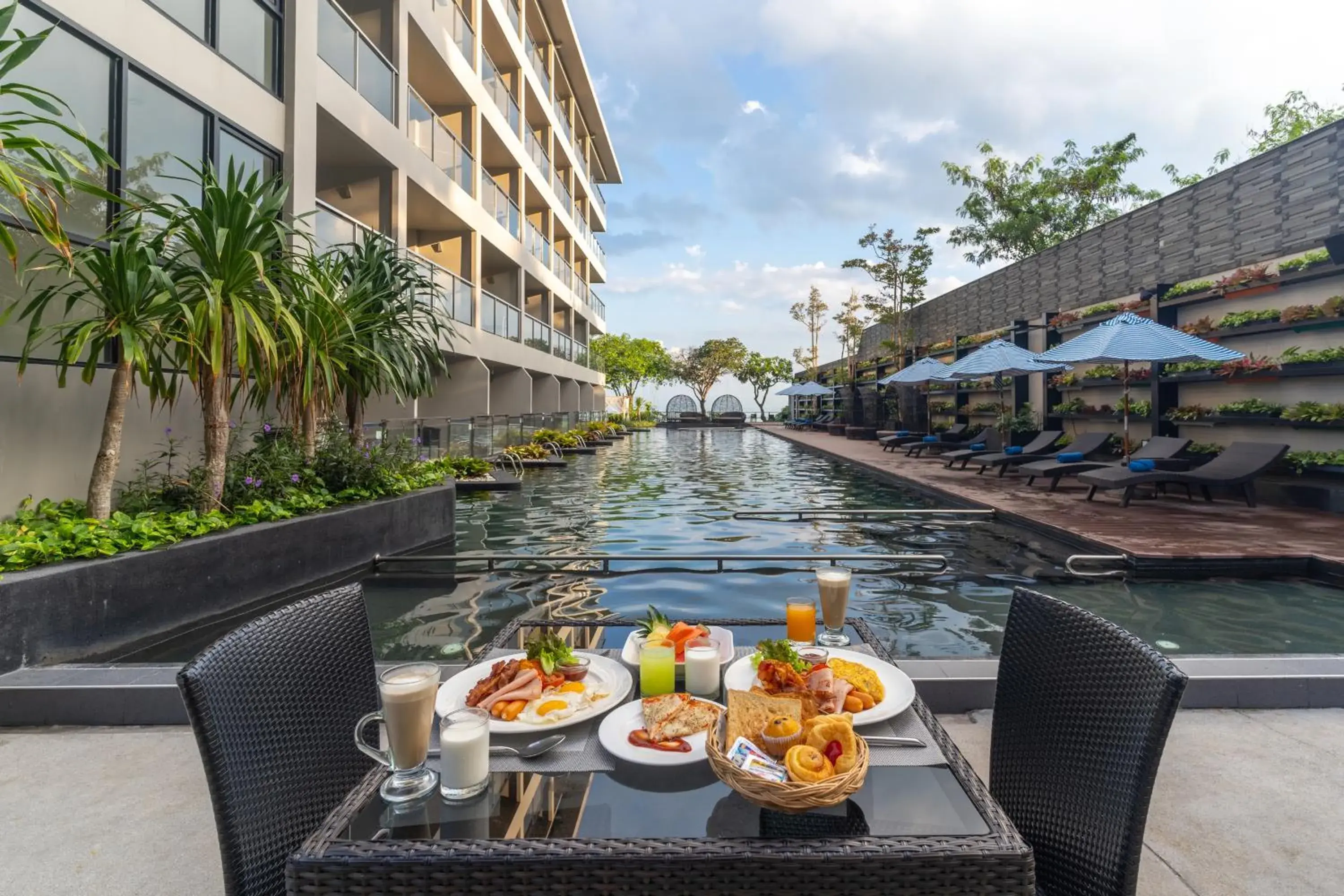 Breakfast in Golden Tulip Pattaya Beach Resort