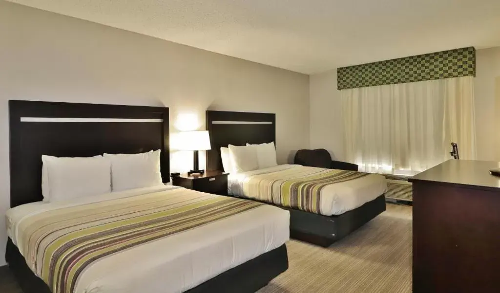 Bed in Country Inn & Suites by Radisson, Jacksonville, FL
