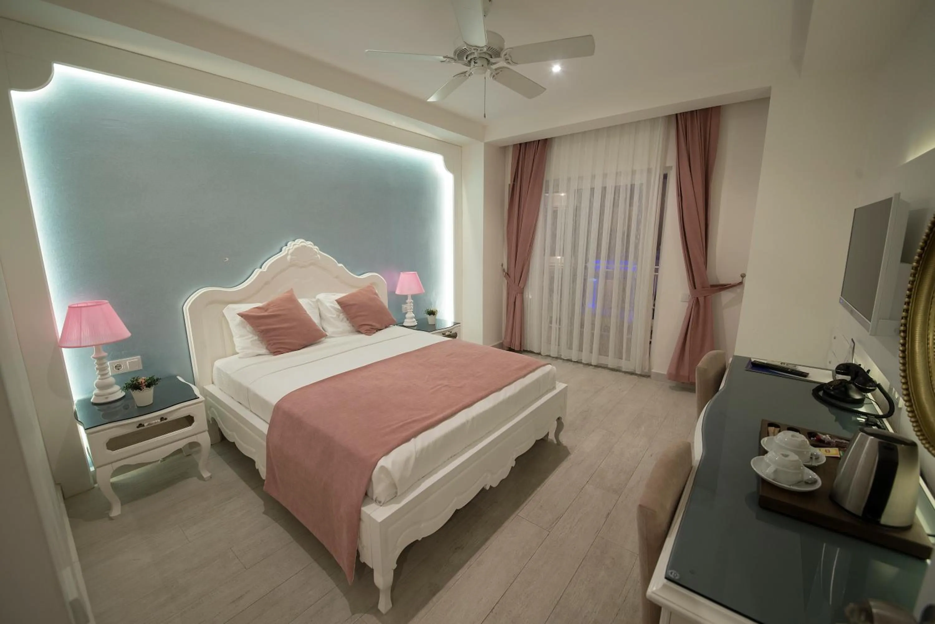 Photo of the whole room in Montebello Deluxe Hotel