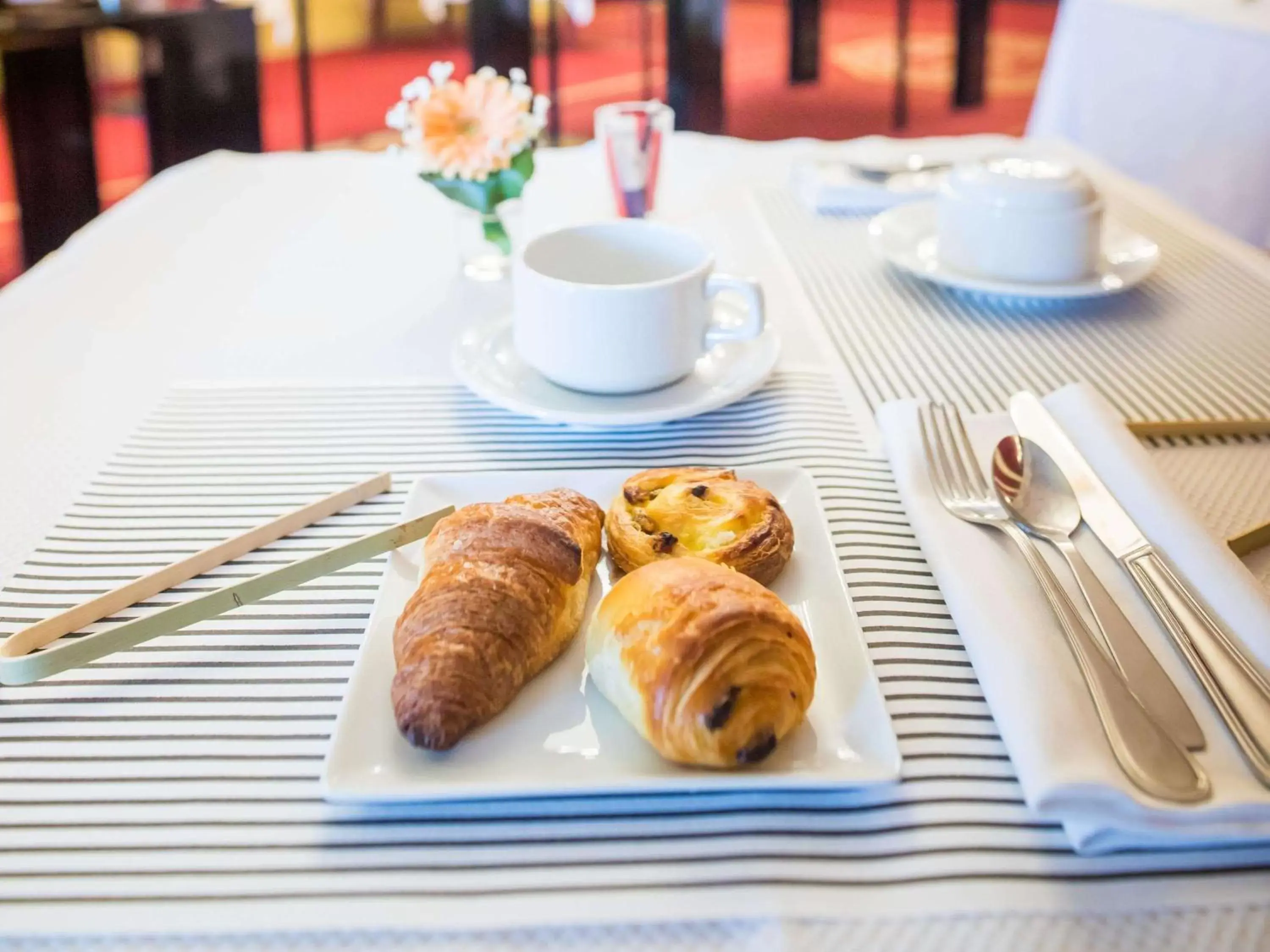 Restaurant/places to eat, Breakfast in Mercure Moulins Centre Hôtel de Paris