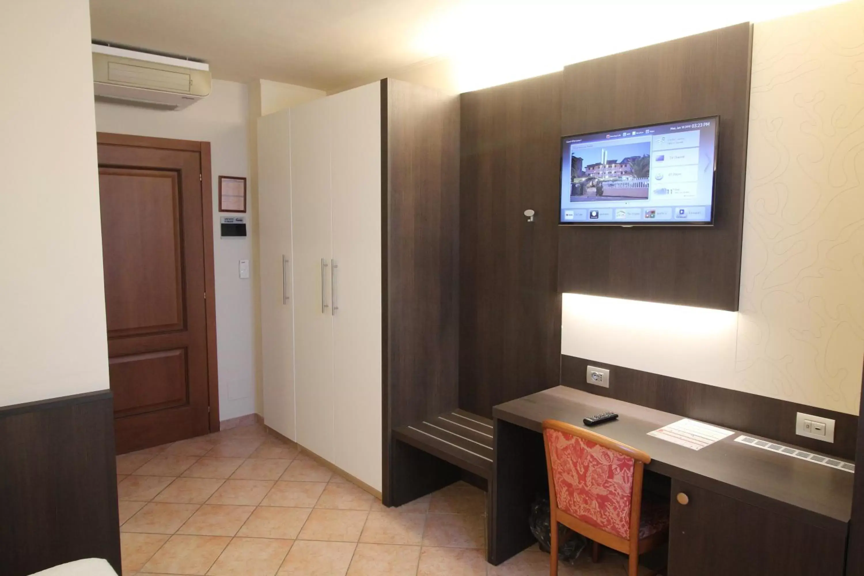 TV and multimedia, TV/Entertainment Center in Del Prado