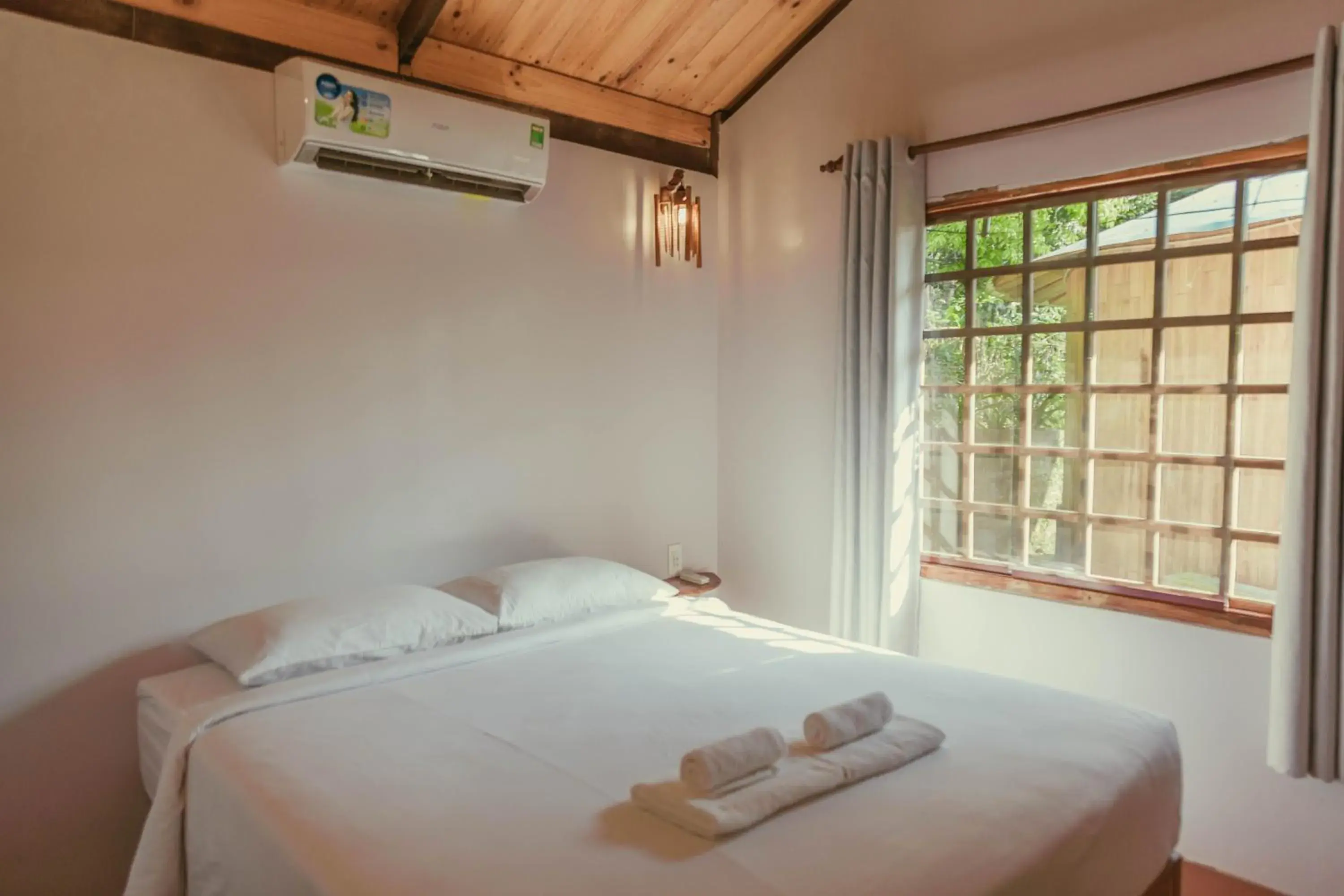 Bed in Phu Quoc Valley Sen Bungalow