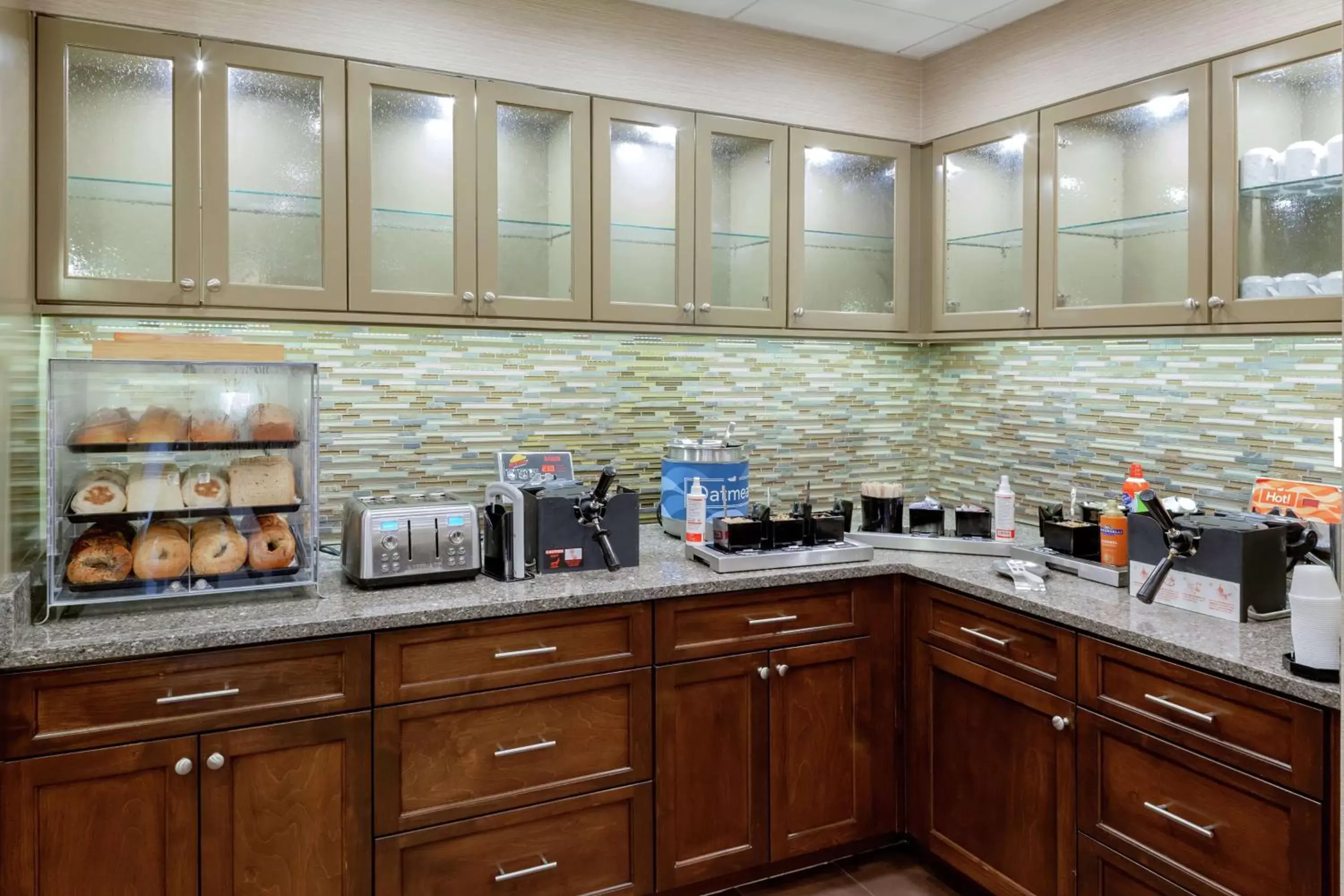 Breakfast, Kitchen/Kitchenette in Homewood Suites by Hilton Tallahassee