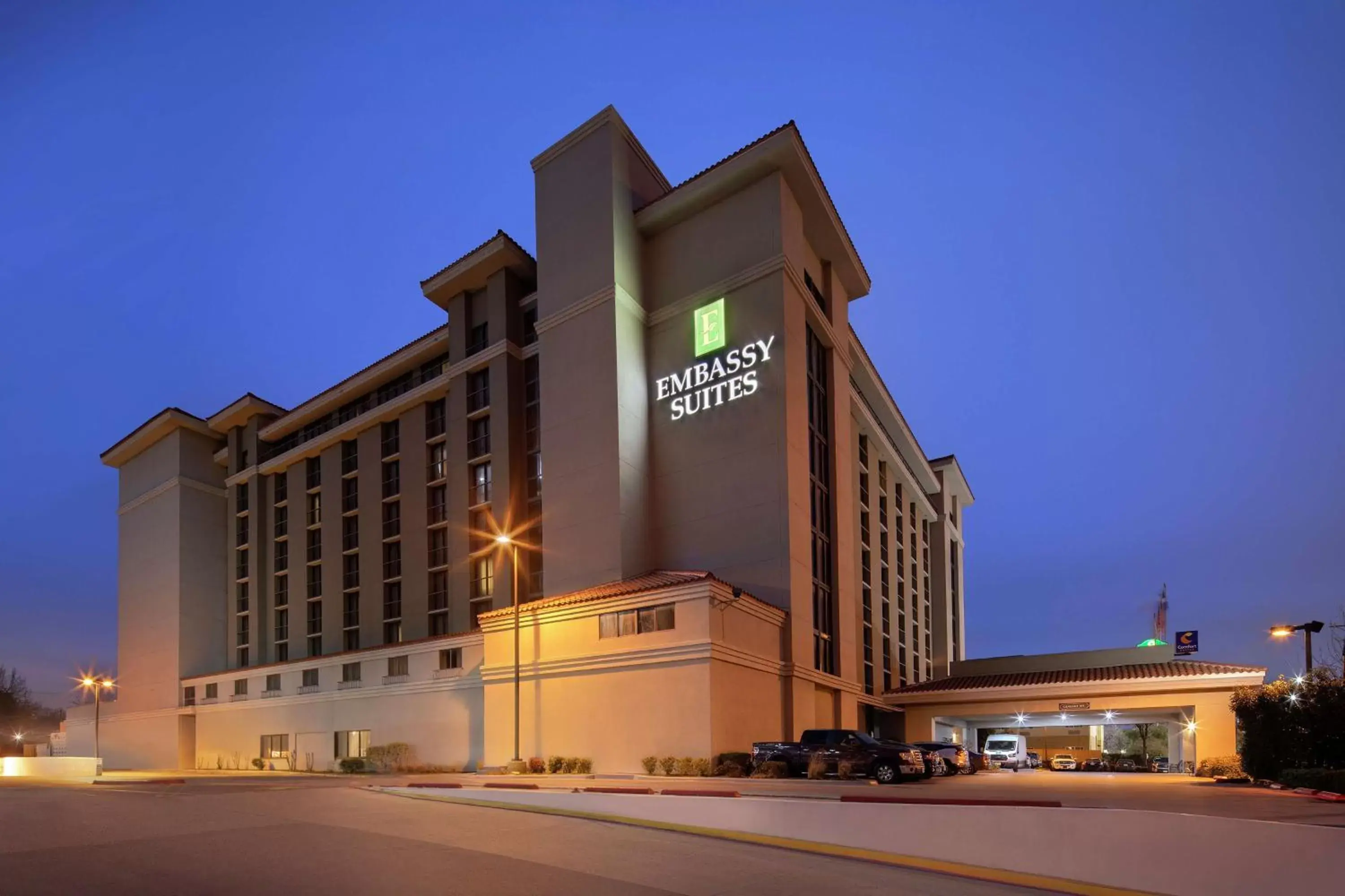 Property Building in Embassy Suites Dallas - Park Central Area