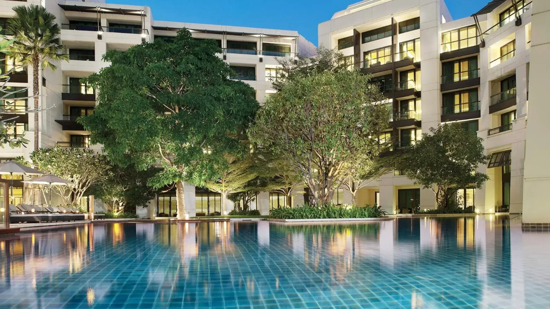 Swimming pool, Property Building in Siam Kempinski Hotel Bangkok - SHA Extra Plus Certified