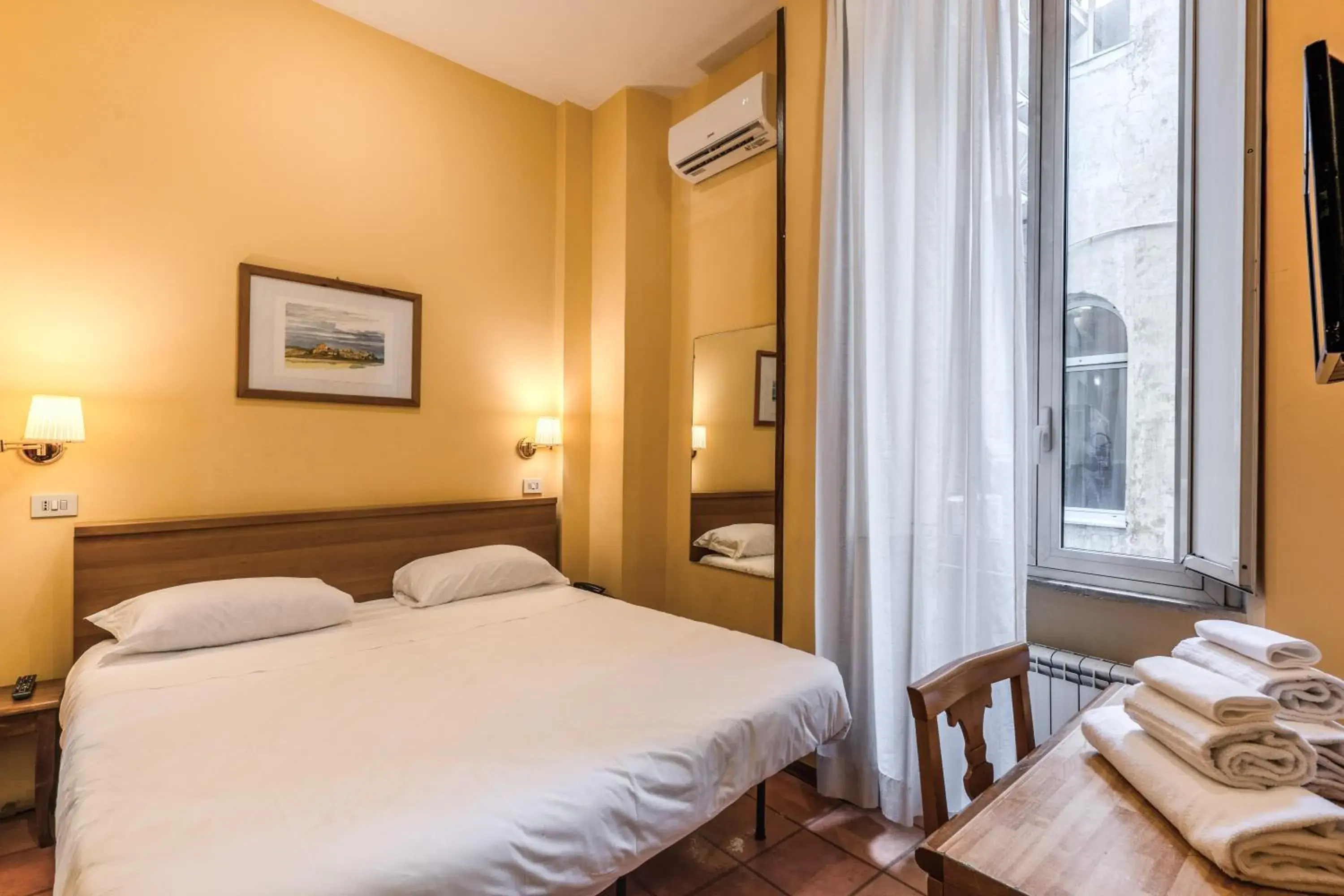 Double or Twin Room in Hotel Pomezia Double or Twin Room in Hotel Pomezia