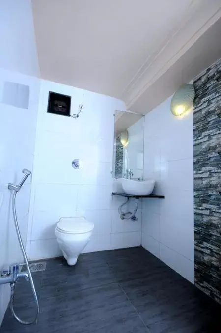 Shower, Bathroom in Hotel Vyankatesh & Pure Veg Restaurant