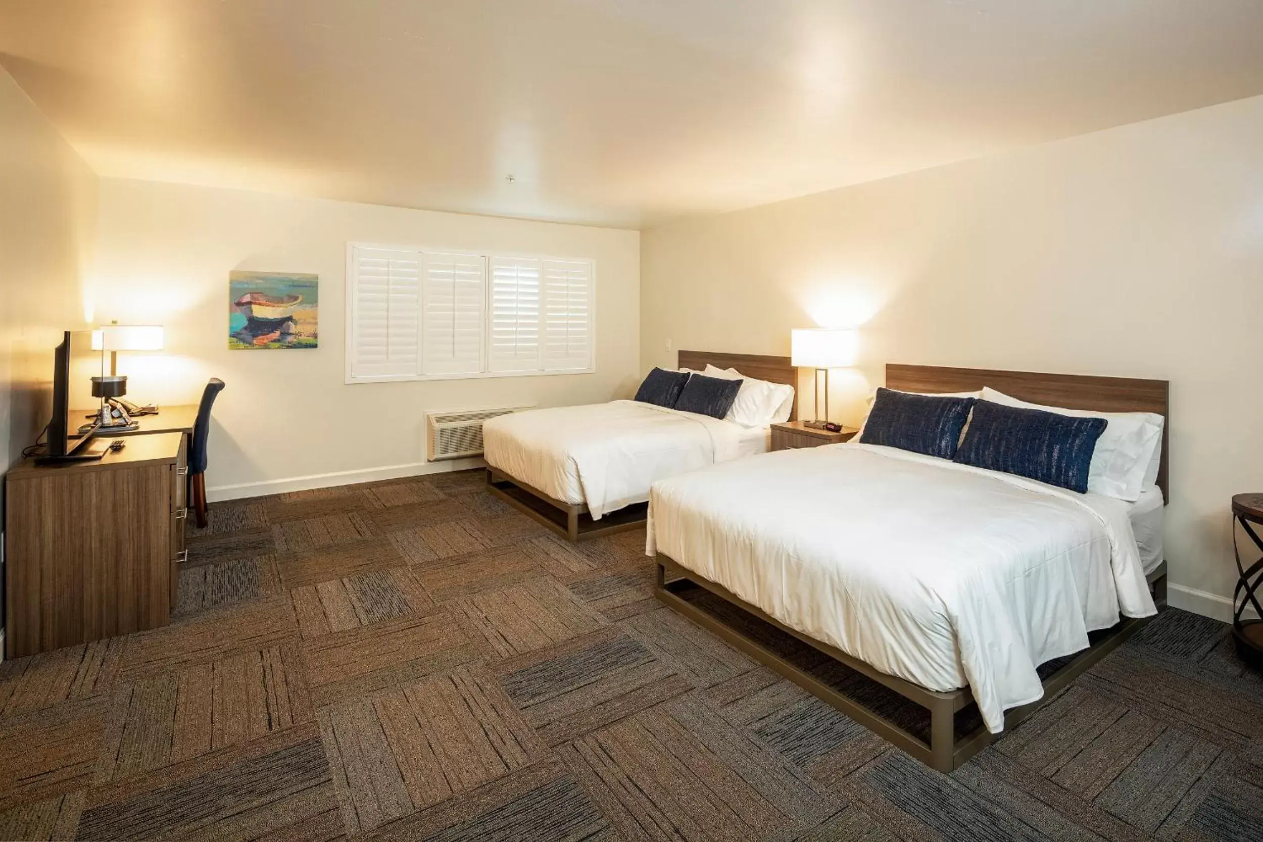 Bed in Inn At Moss Landing Point