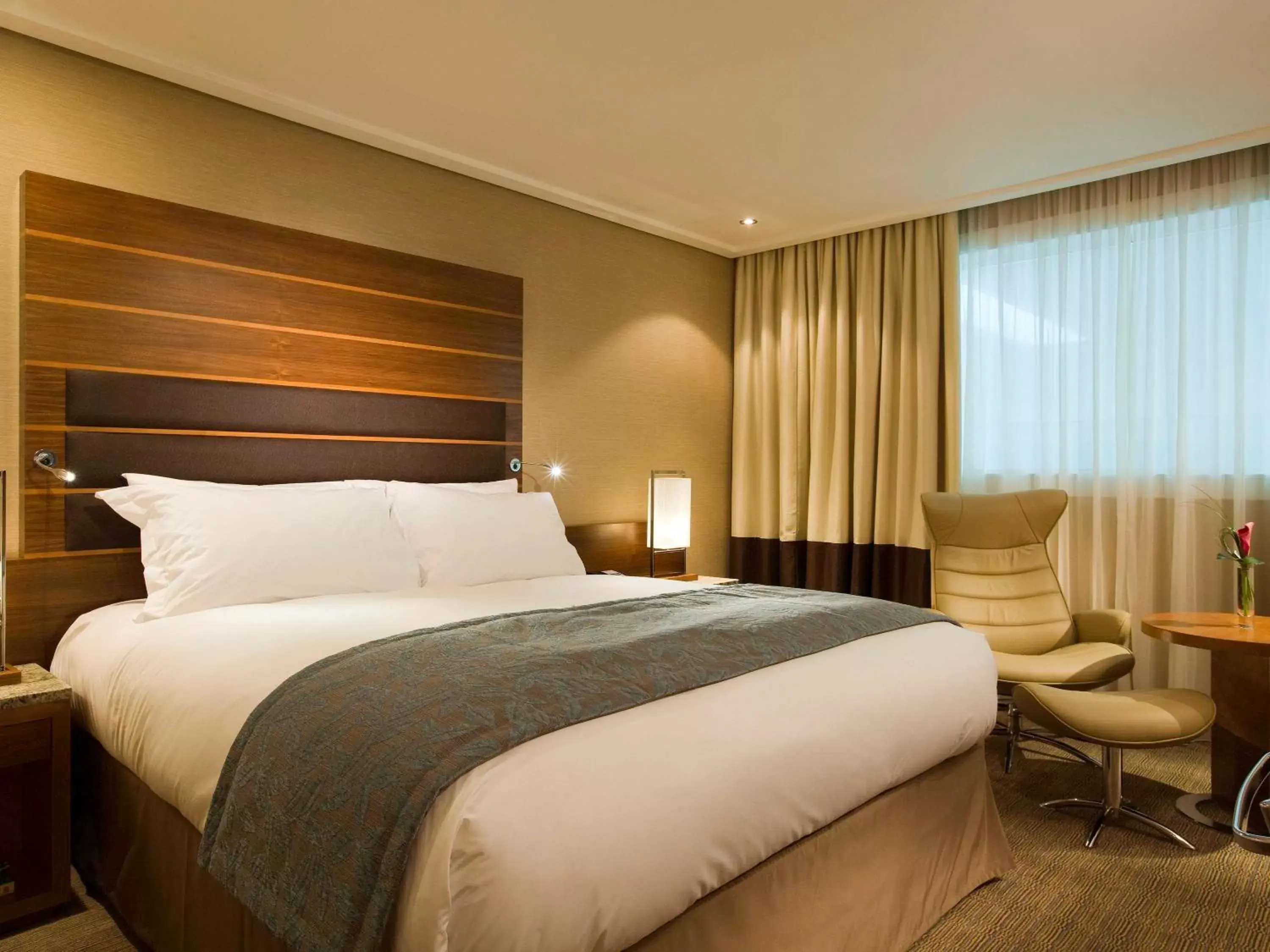 Bedroom, Bed in Sofitel London Heathrow