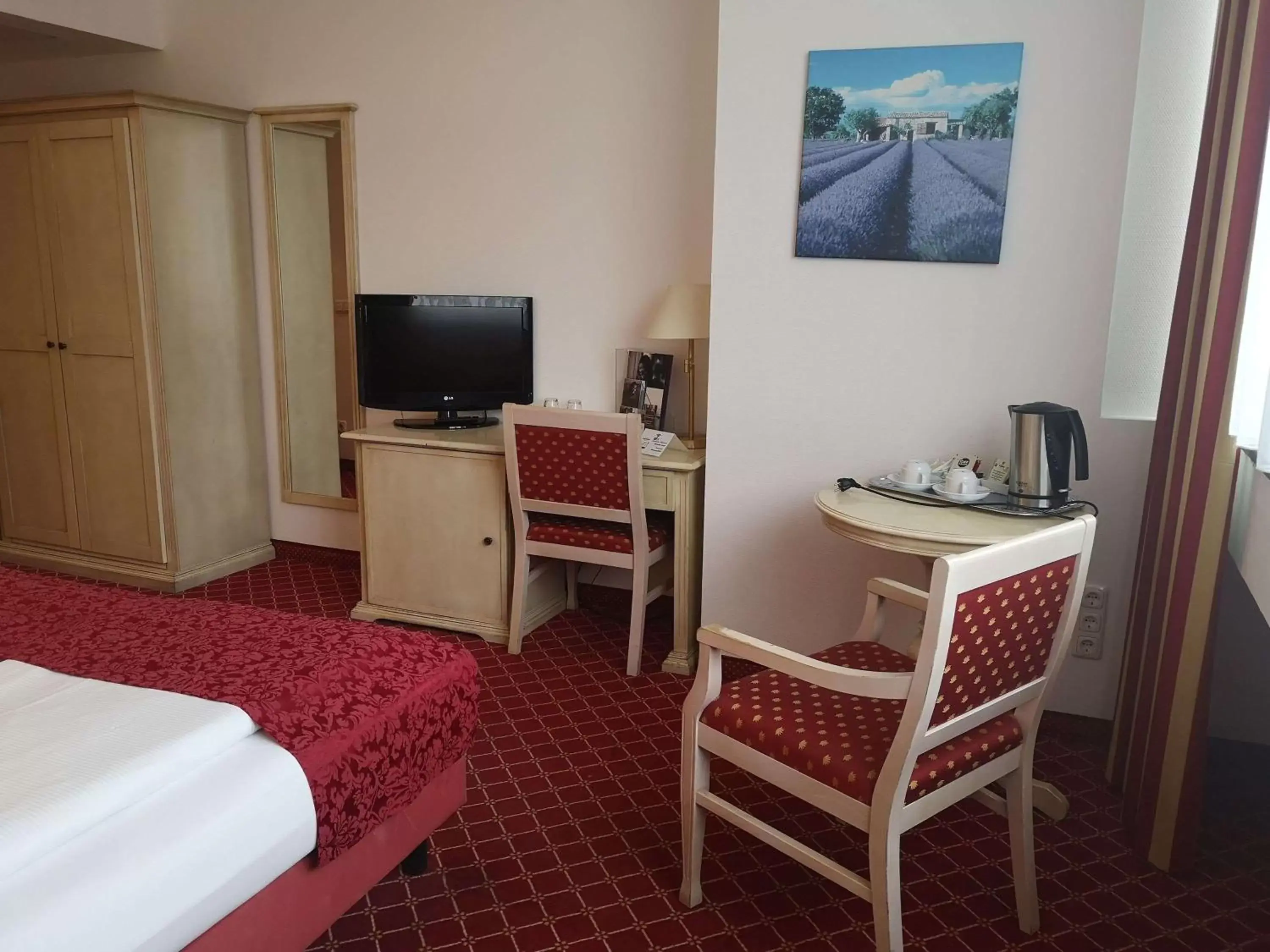 Photo of the whole room, Bed in Hotel Chateau Kurfürstendamm Photo of the whole room, Bed in Hotel Chateau Kurfürstendamm