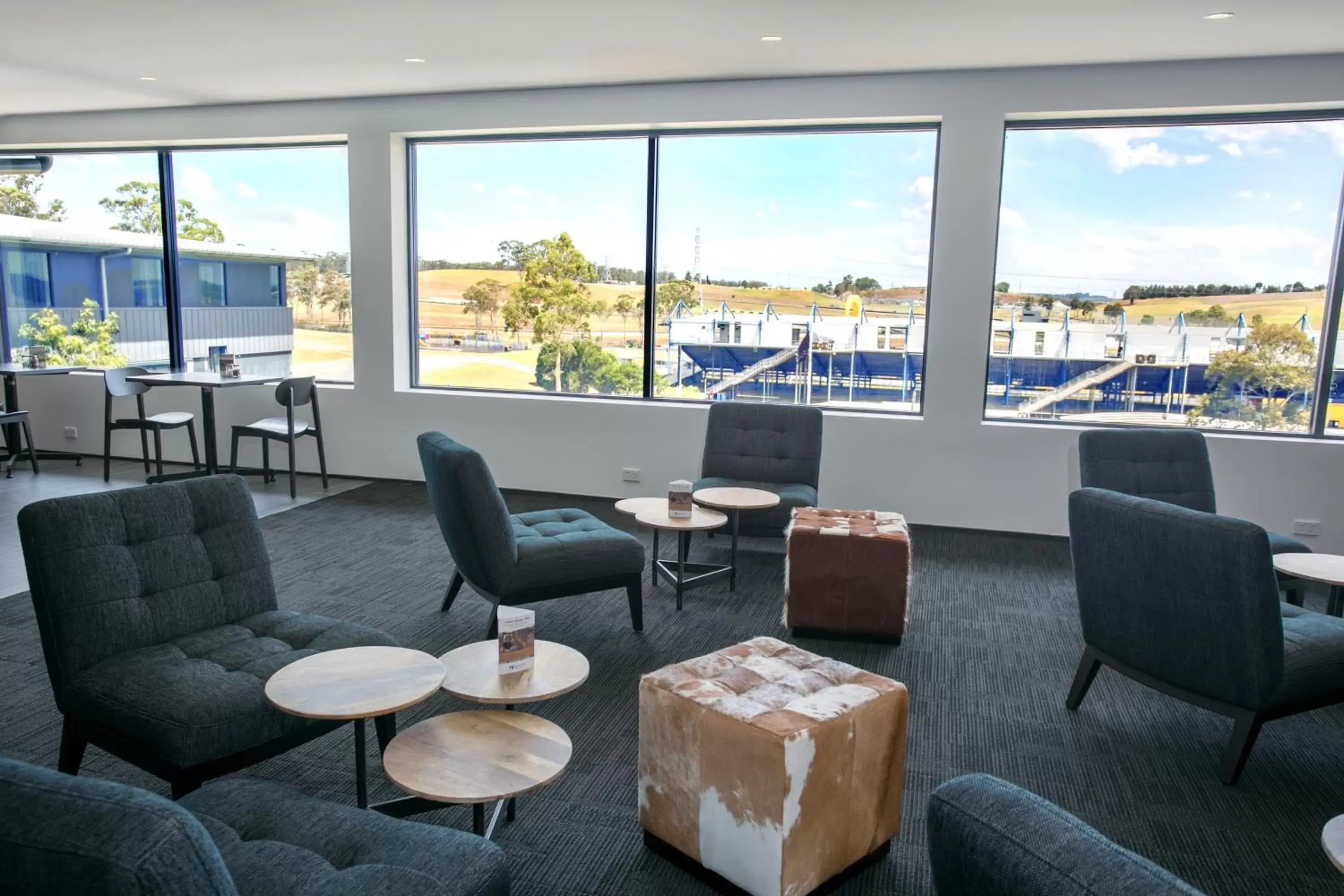 Lounge or bar, Seating Area in Alpha Hotel Eastern Creek