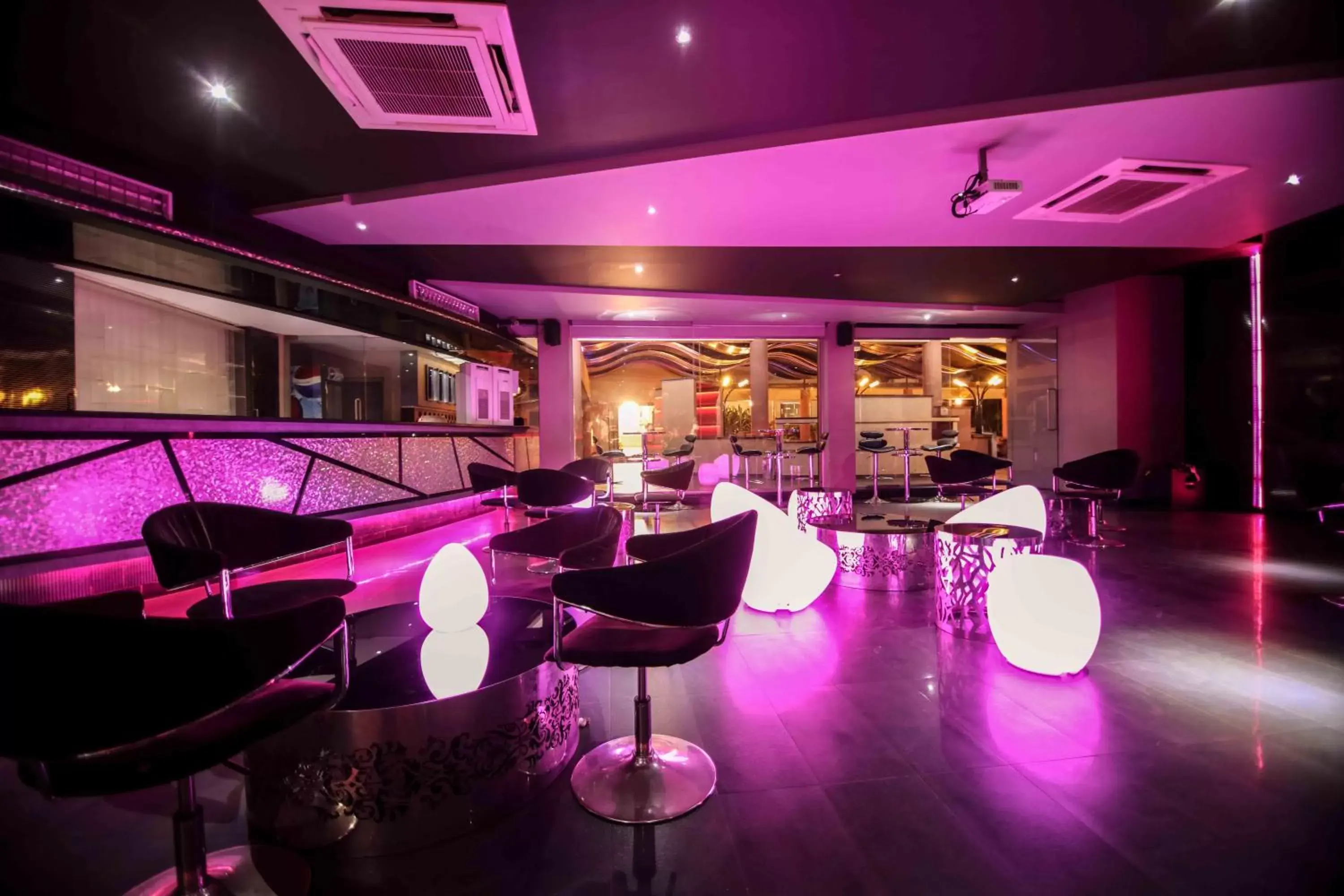 Nightclub / DJ, Lounge/Bar in Malligi,Hampi