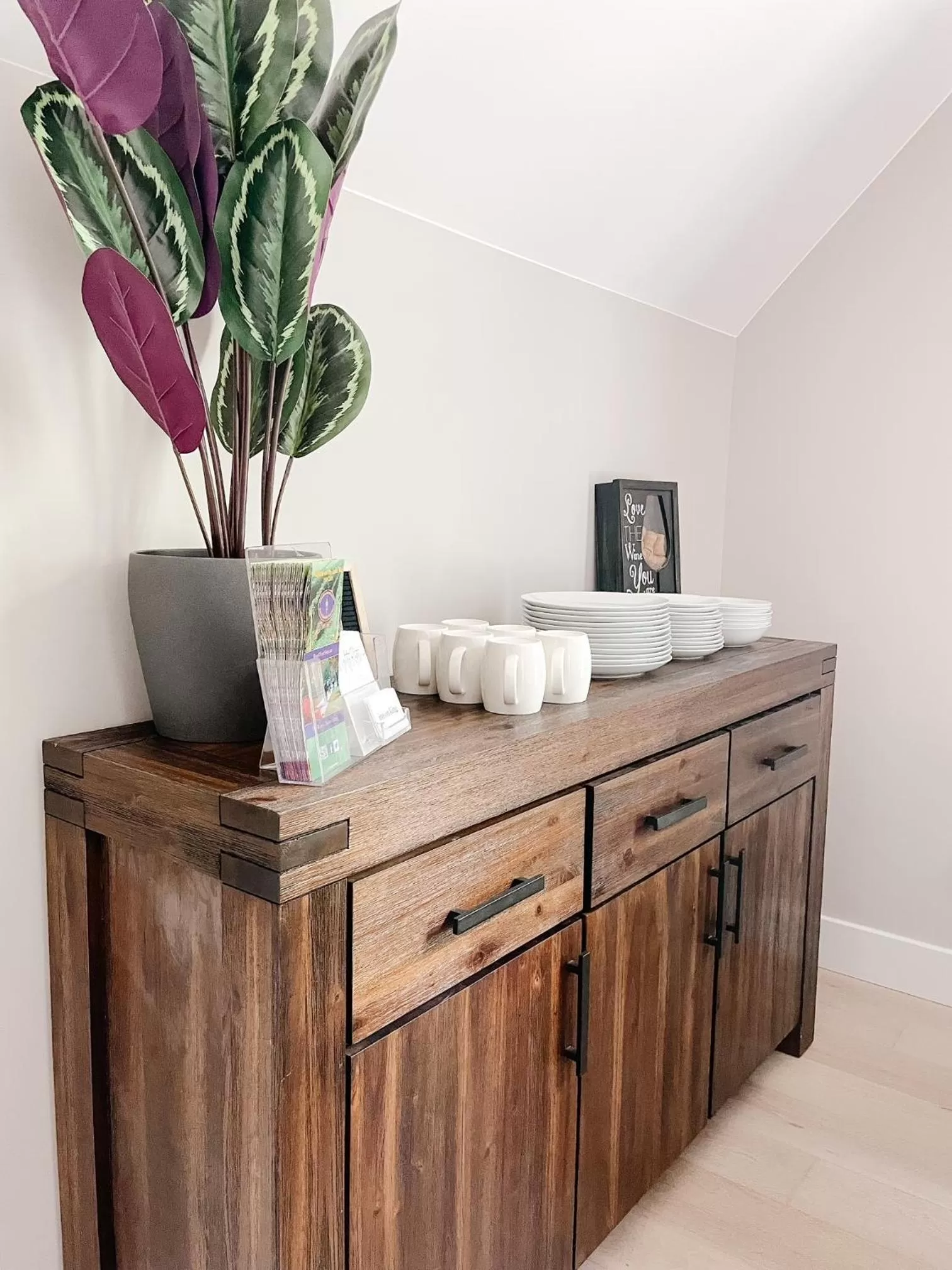 Communal kitchen in Inn On King Bed & Breakfast