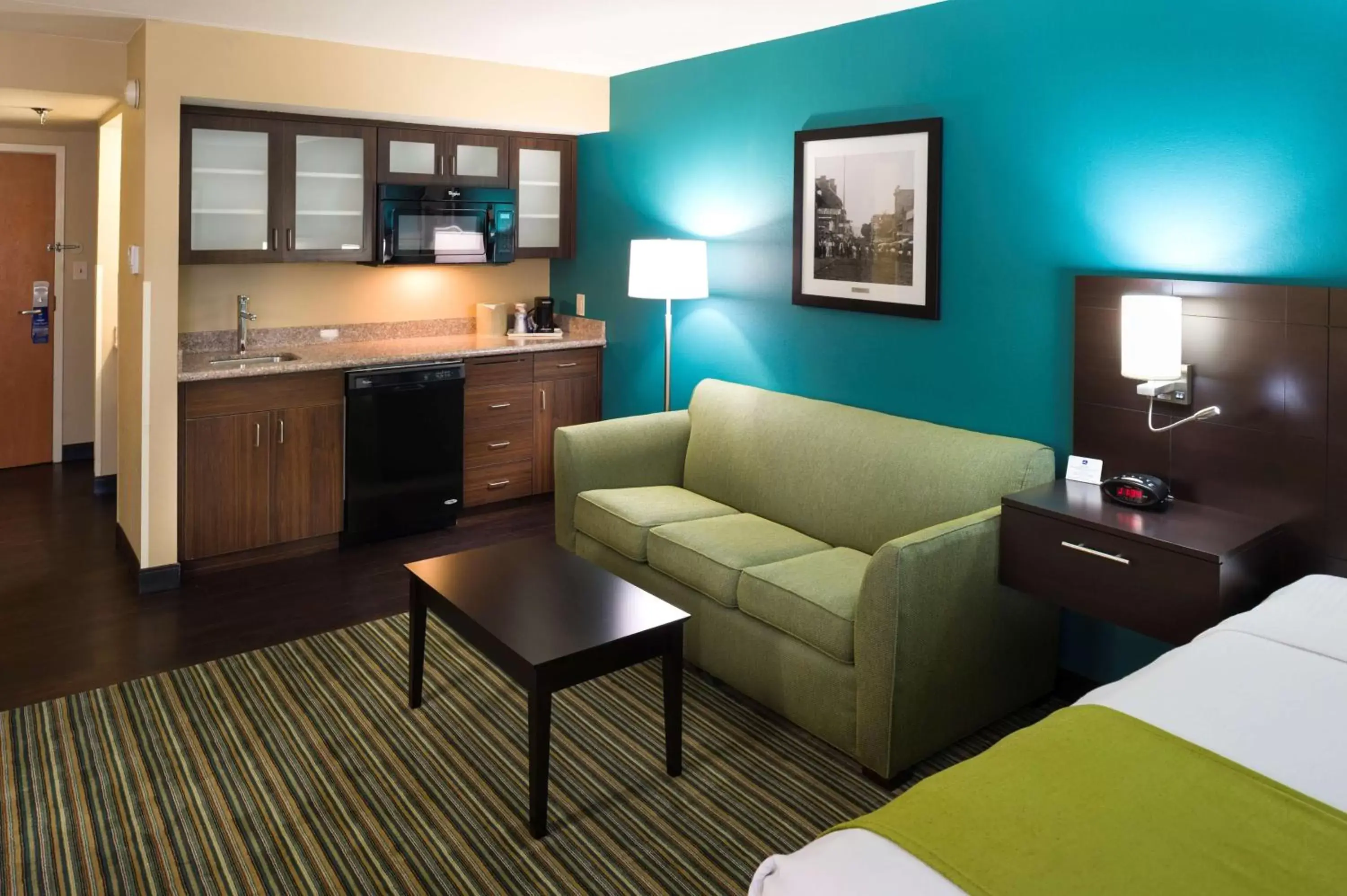 Photo of the whole room, Seating Area in Best Western Plus Knoxville Cedar Bluff