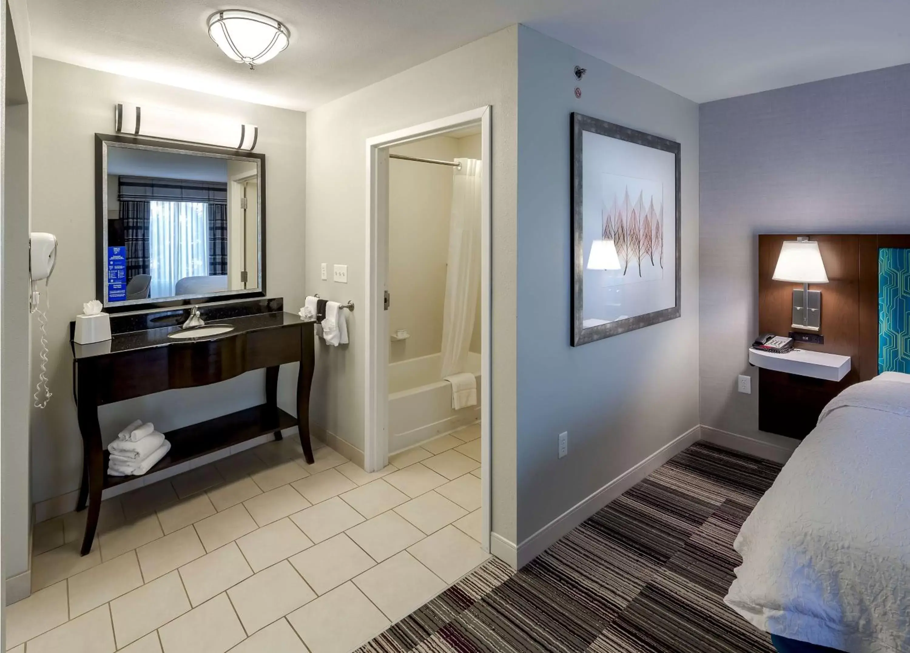 Bed, TV/Entertainment Center in Hampton Inn & Suites Chicago Southland-Matteson