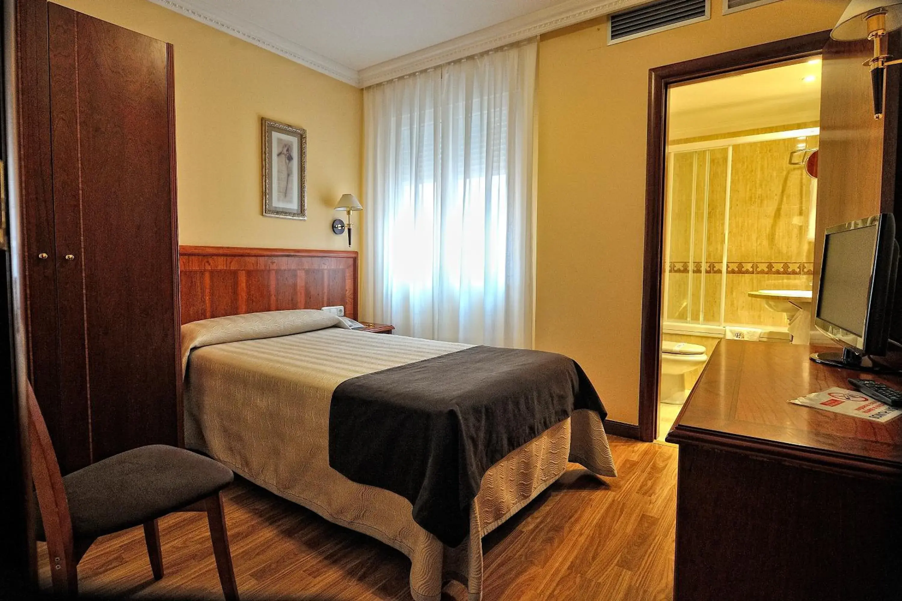 Lounge or bar, Bed in Hotel Alisi