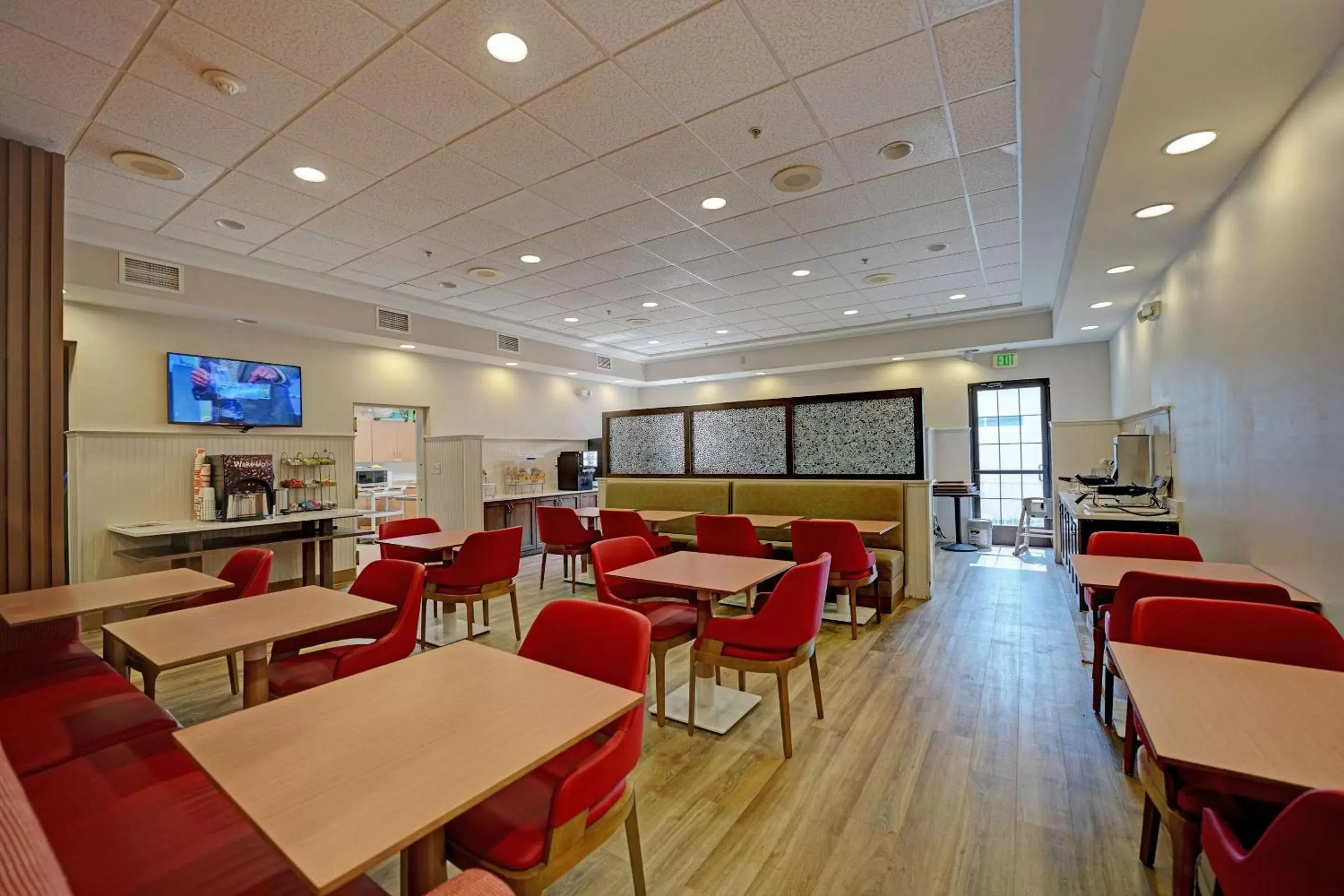 Breakfast, Restaurant/Places to Eat in Comfort Suites Ocean City West