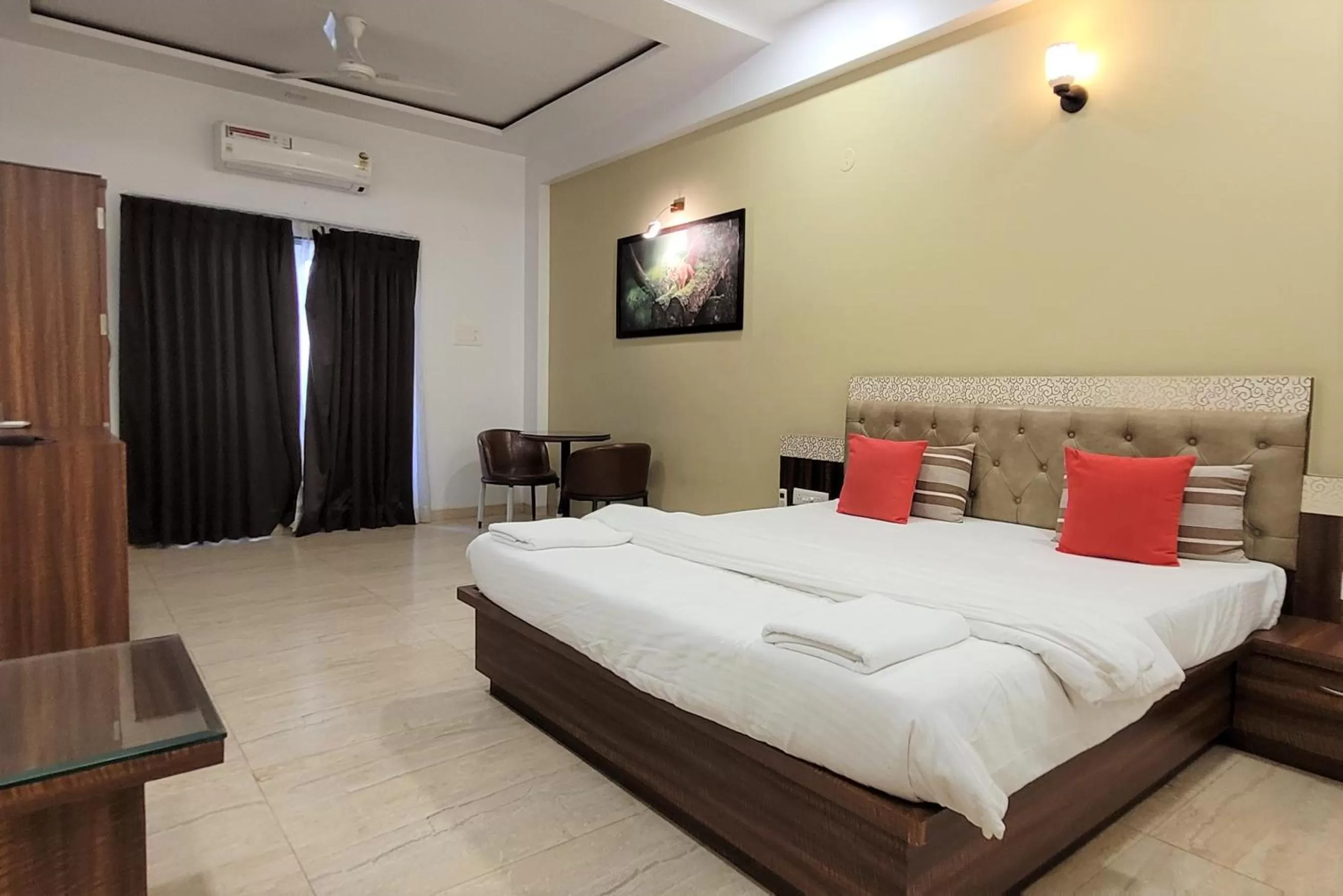 Bedroom, Bed in Hotel Om Inn - Talegaon Dabhade