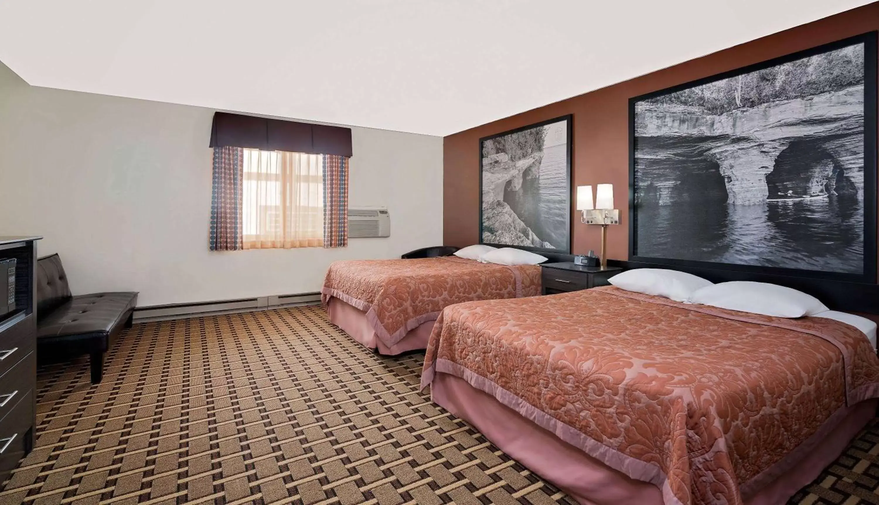 Bed in Super 8 by Wyndham Ashland