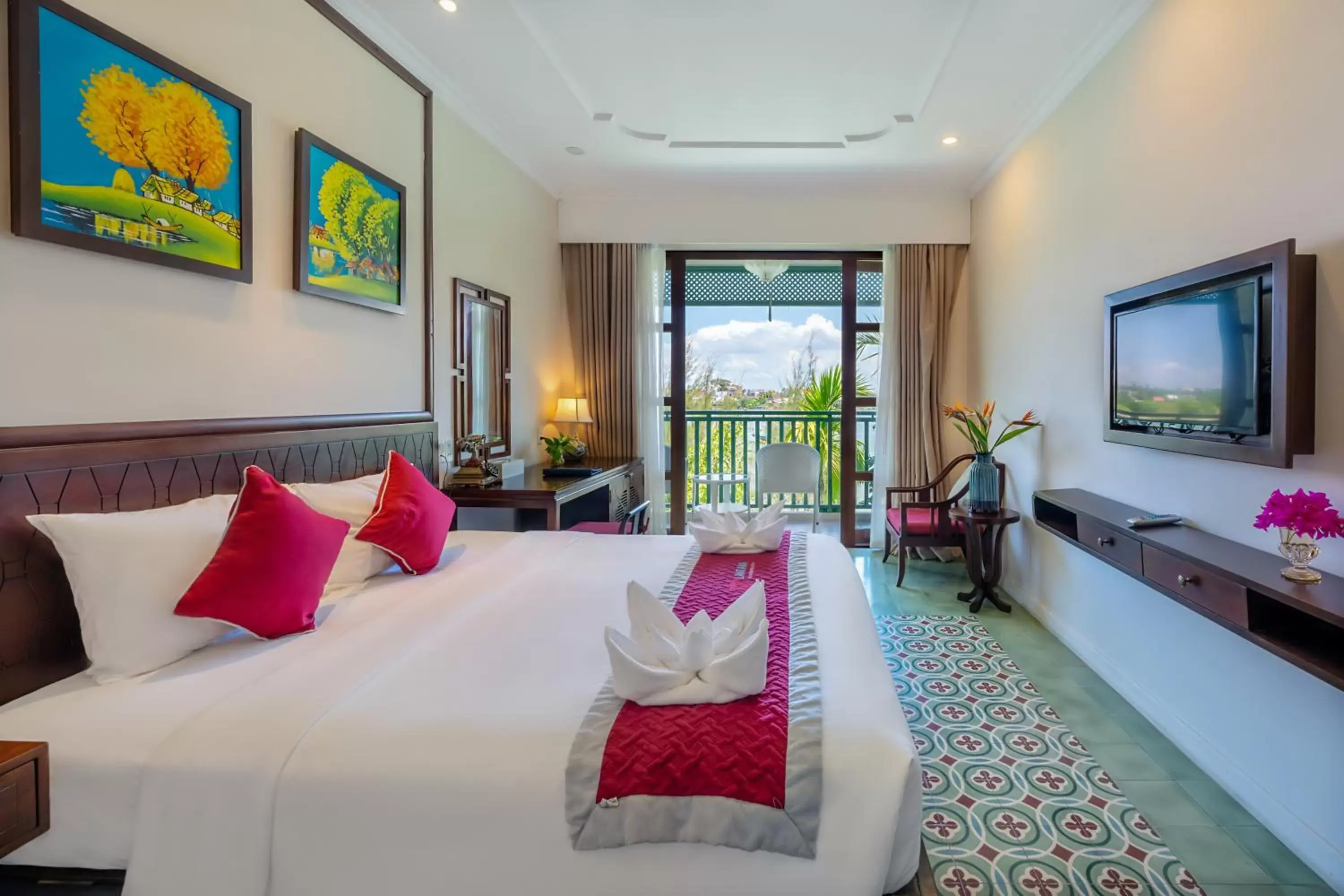 Bed in Lantana Riverside Hoi An Hotel & Spa