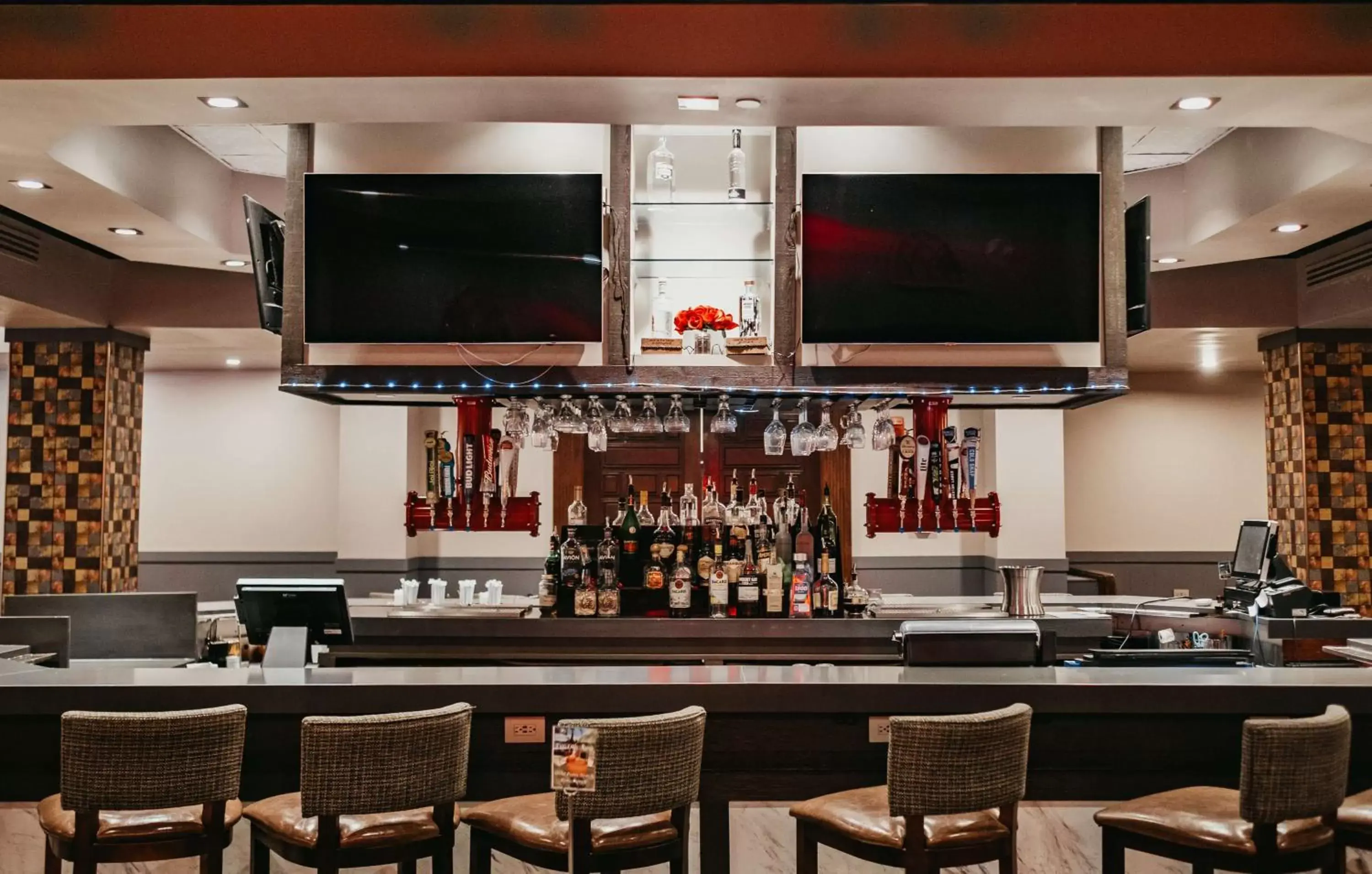 Lounge or bar, Lounge/Bar in Hilton Palm Beach Airport