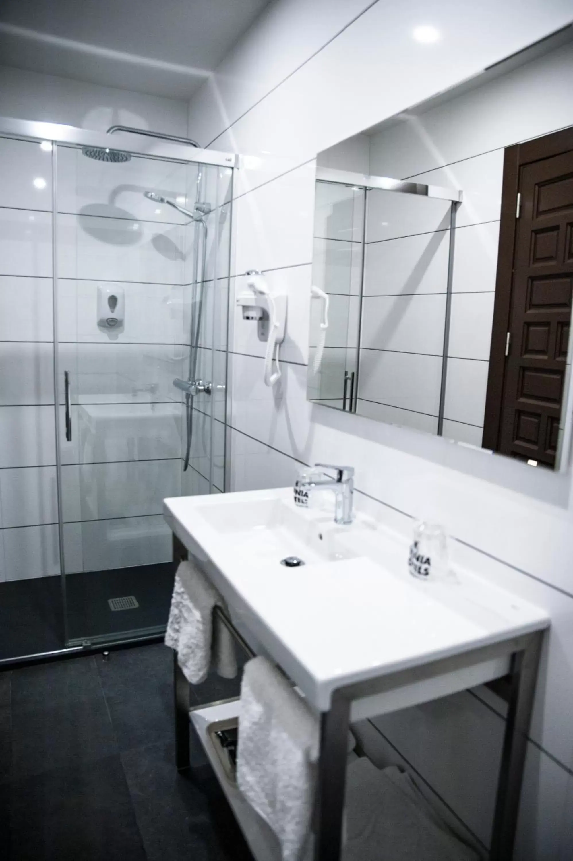Shower, Bathroom in Evenia Alcalá Boutique Hotel