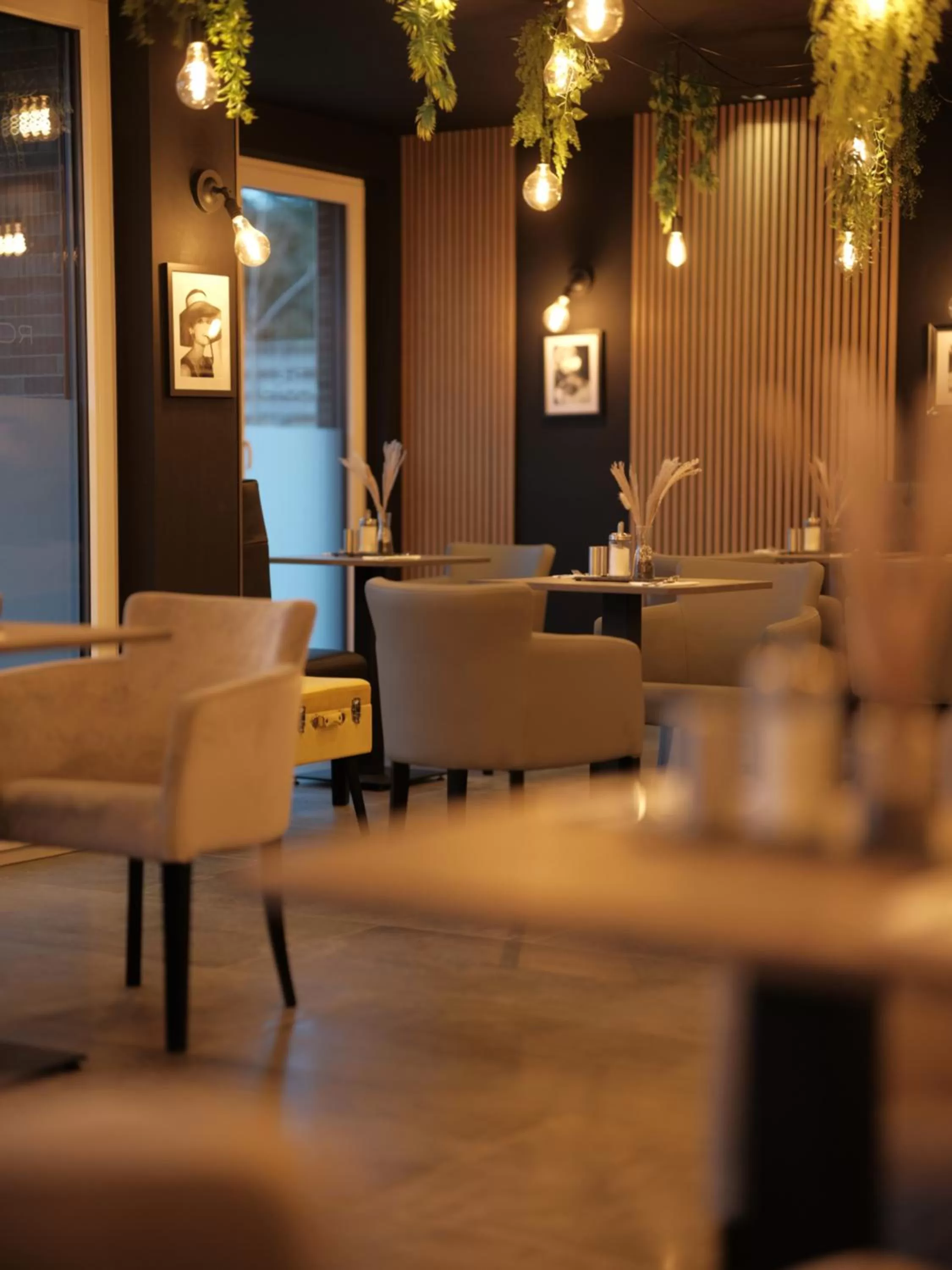 Restaurant/places to eat in THE ROOMS - Hotel & House