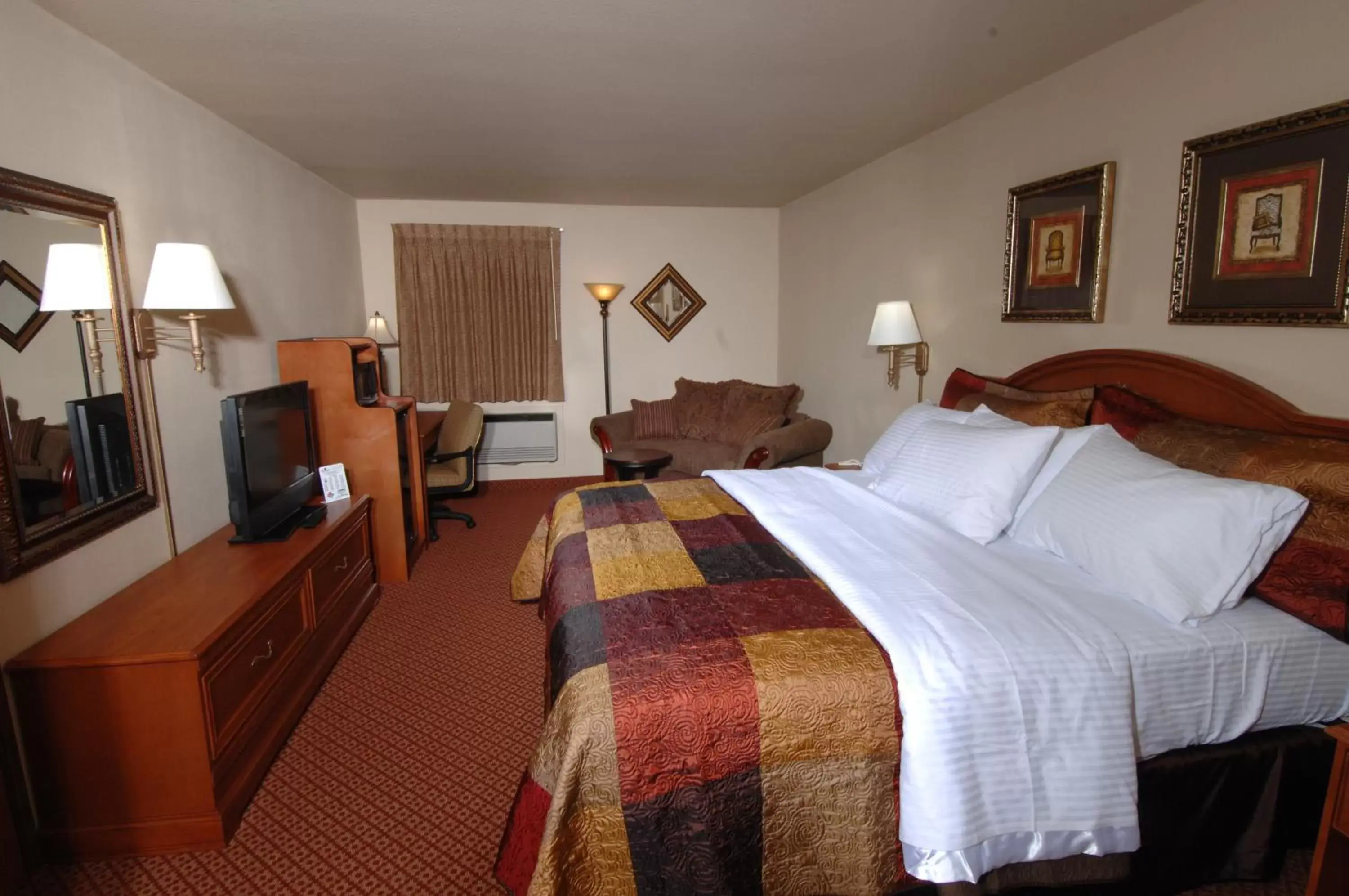 Mountain view, Bed in All American Inn & Suites Branson Mountain view, Bed in All American Inn & Suites Branson