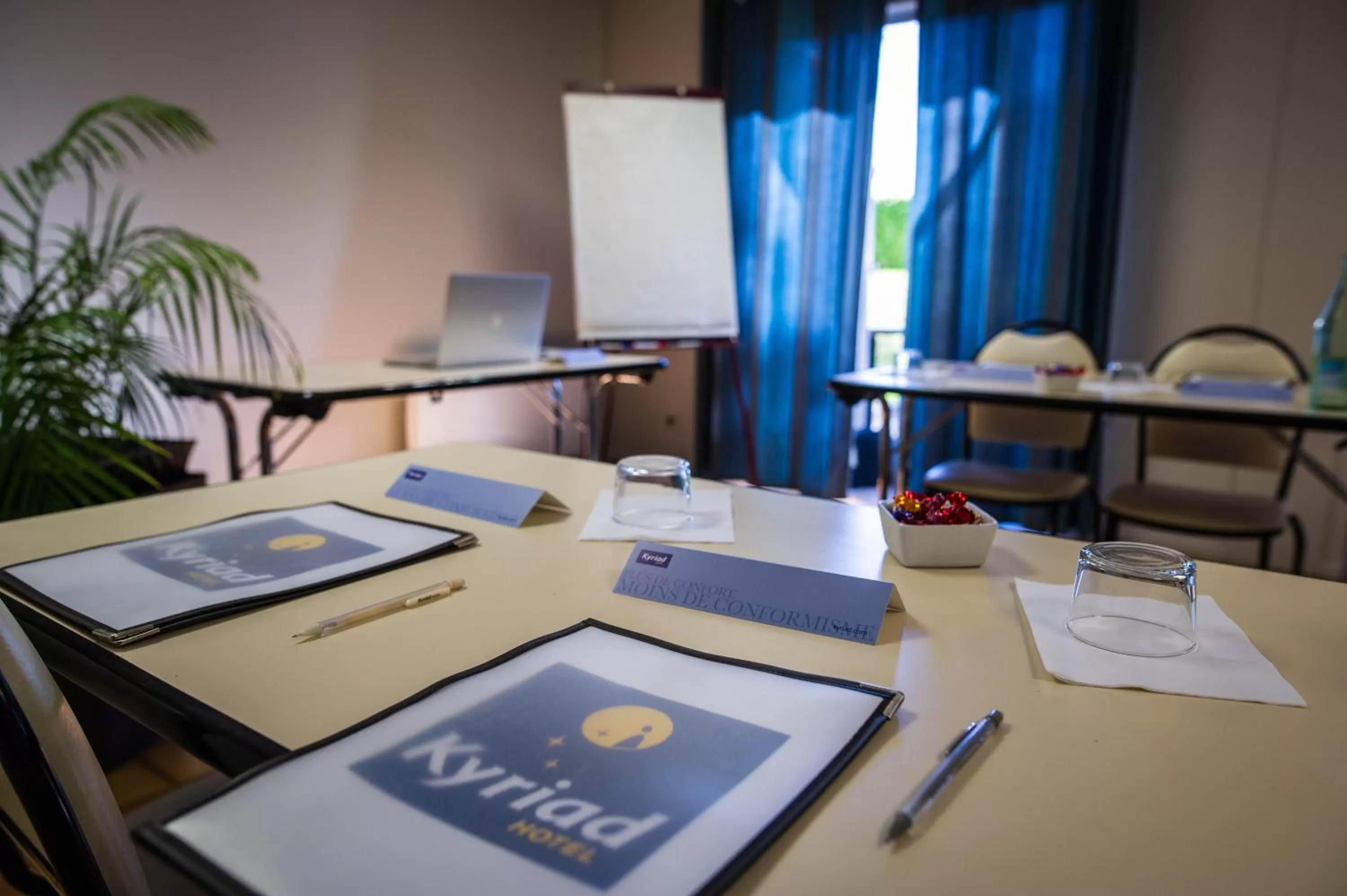 Meeting/conference room in Kyriad Orthez