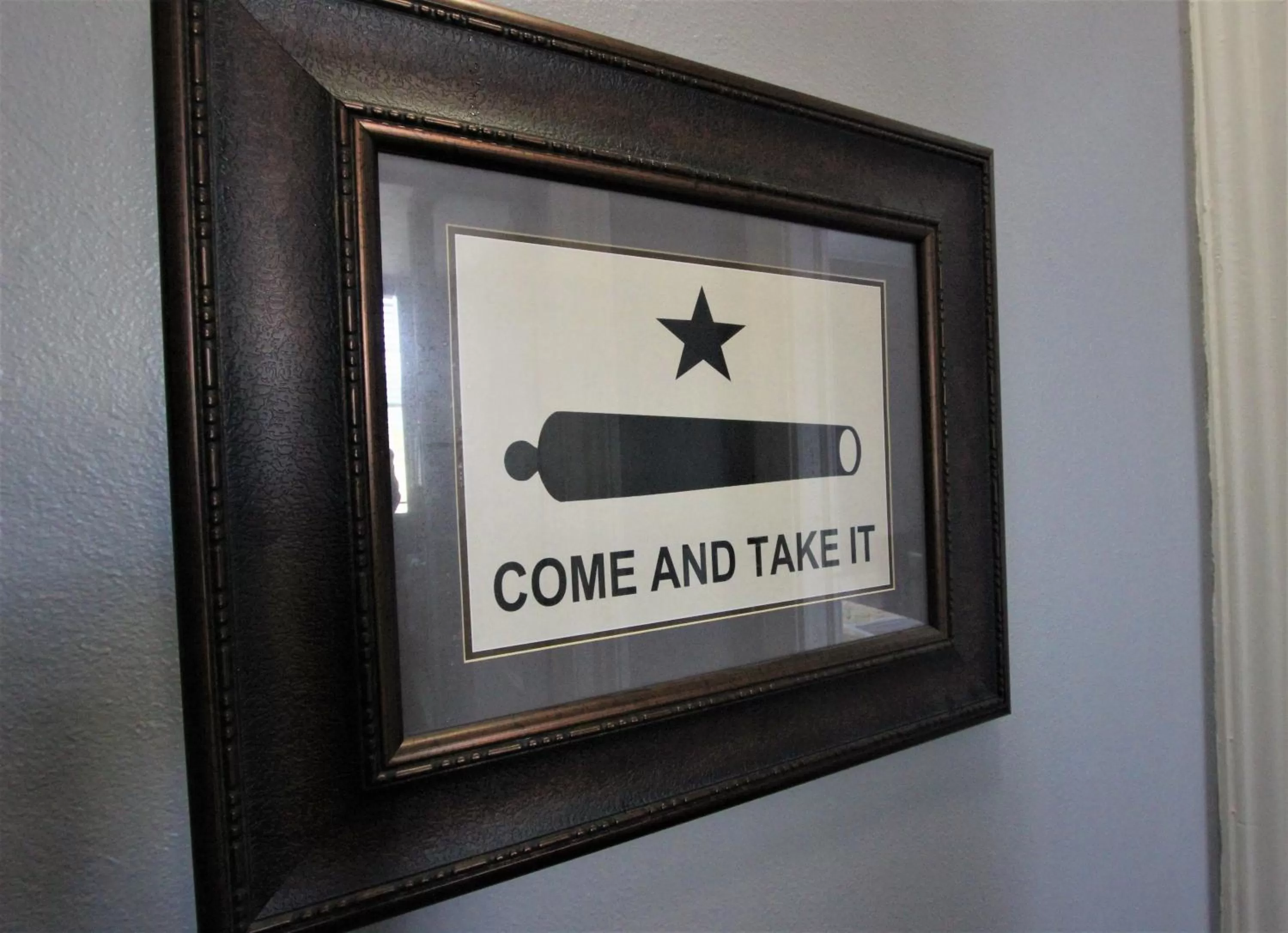 Logo/Certificate/Sign in The George Manor