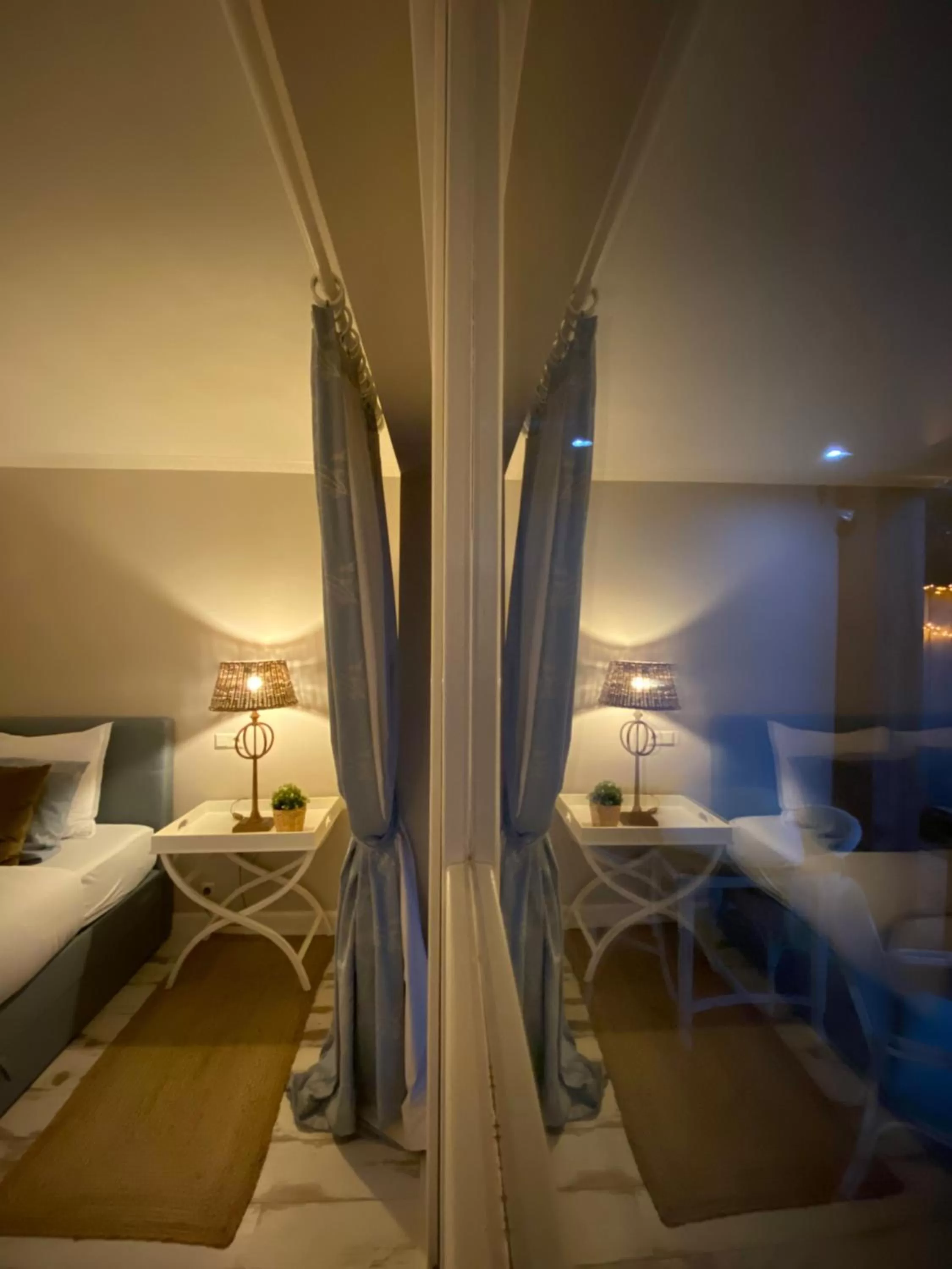 Bed in De Vijverkamer-----privé diner op de kamer mogelijk!!