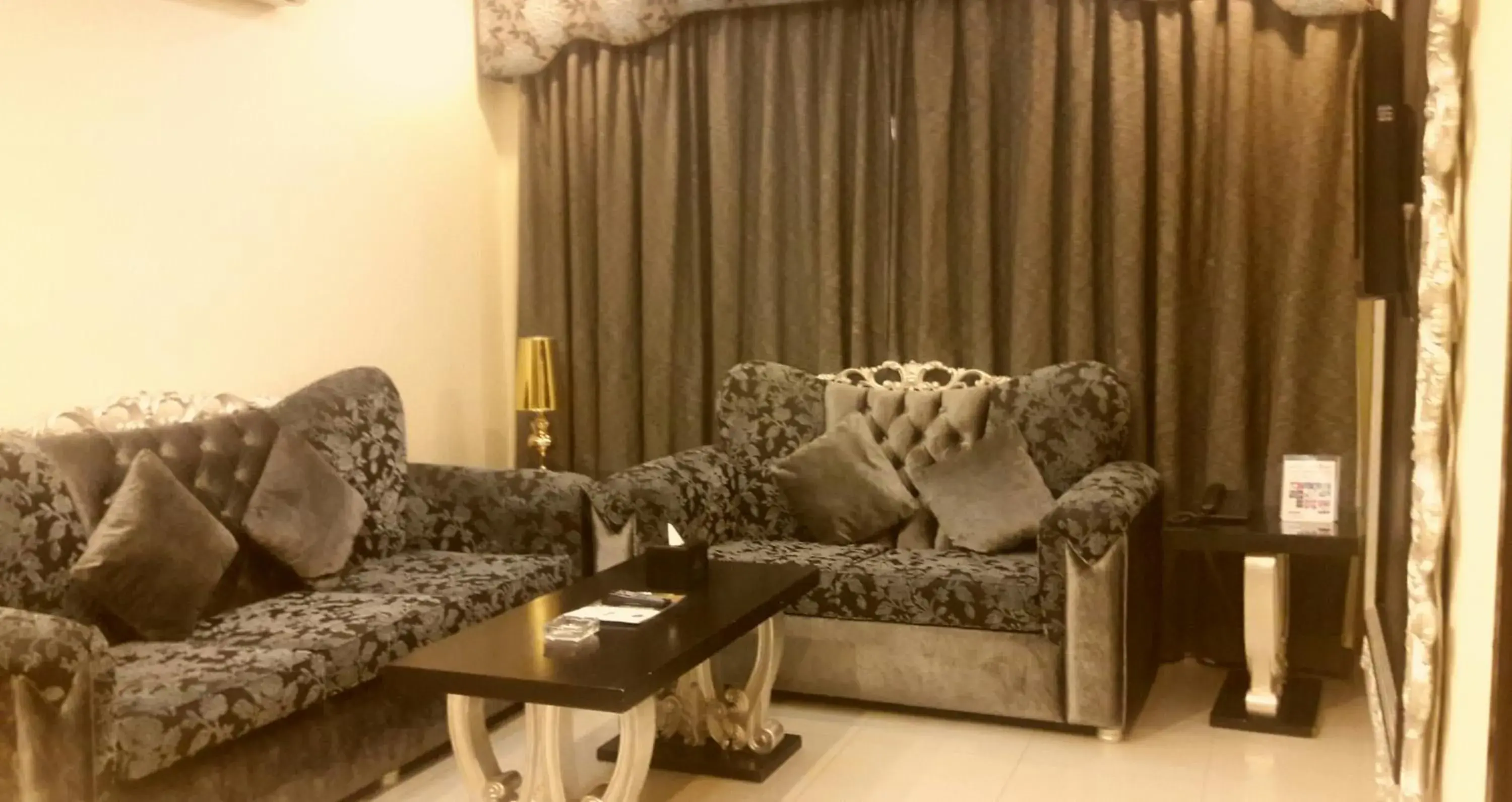 Communal lounge/ TV room, Seating Area in Rose Garden Hotel