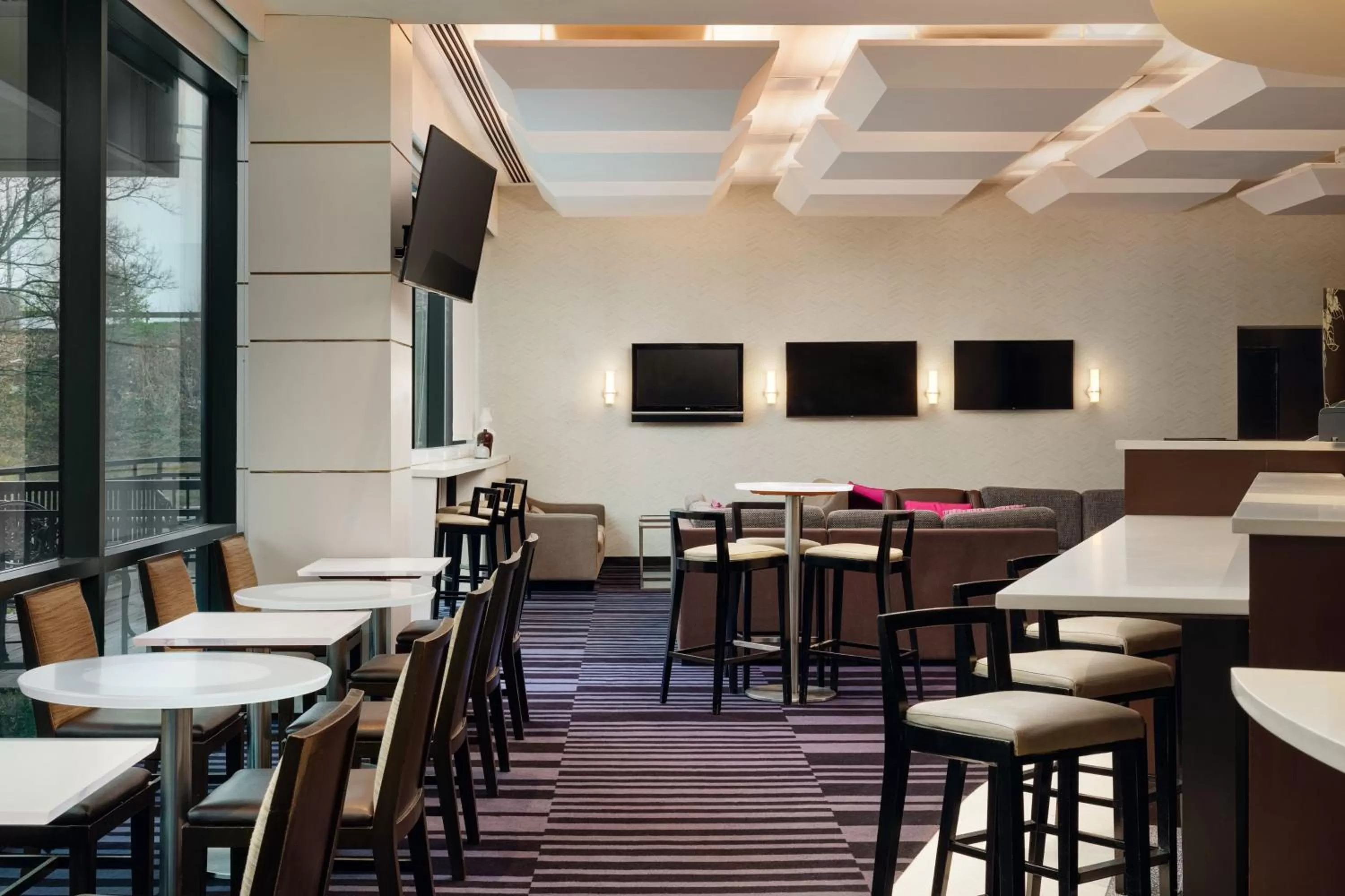 Restaurant/places to eat in Courtyard by Marriott New York JFK Airport