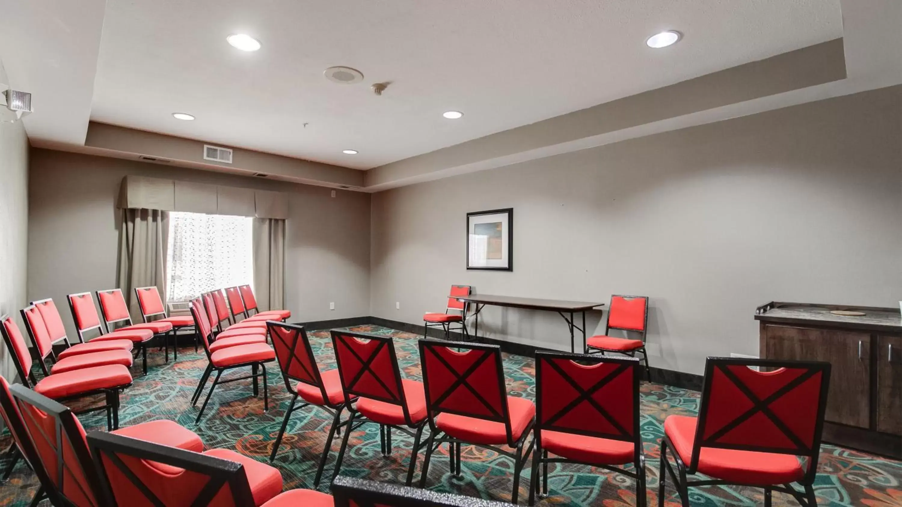 Meeting/conference room in Holiday Inn Express and Suites St. Cloud, an IHG Hotel
